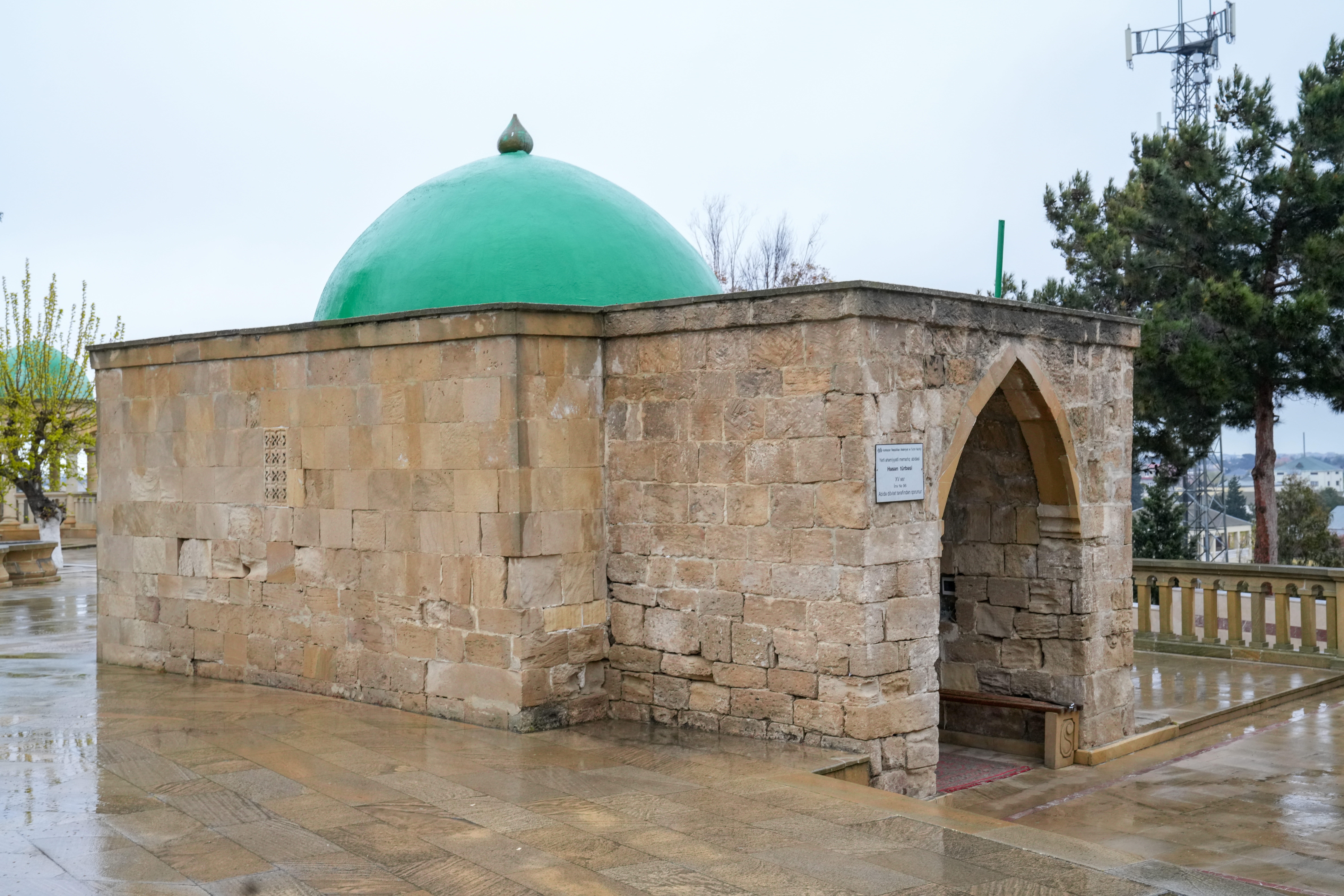 Dövlət Komitəsinin sədri Bakıda fəaliyyət göstərən ziyarətgahlarda olub - Image 8