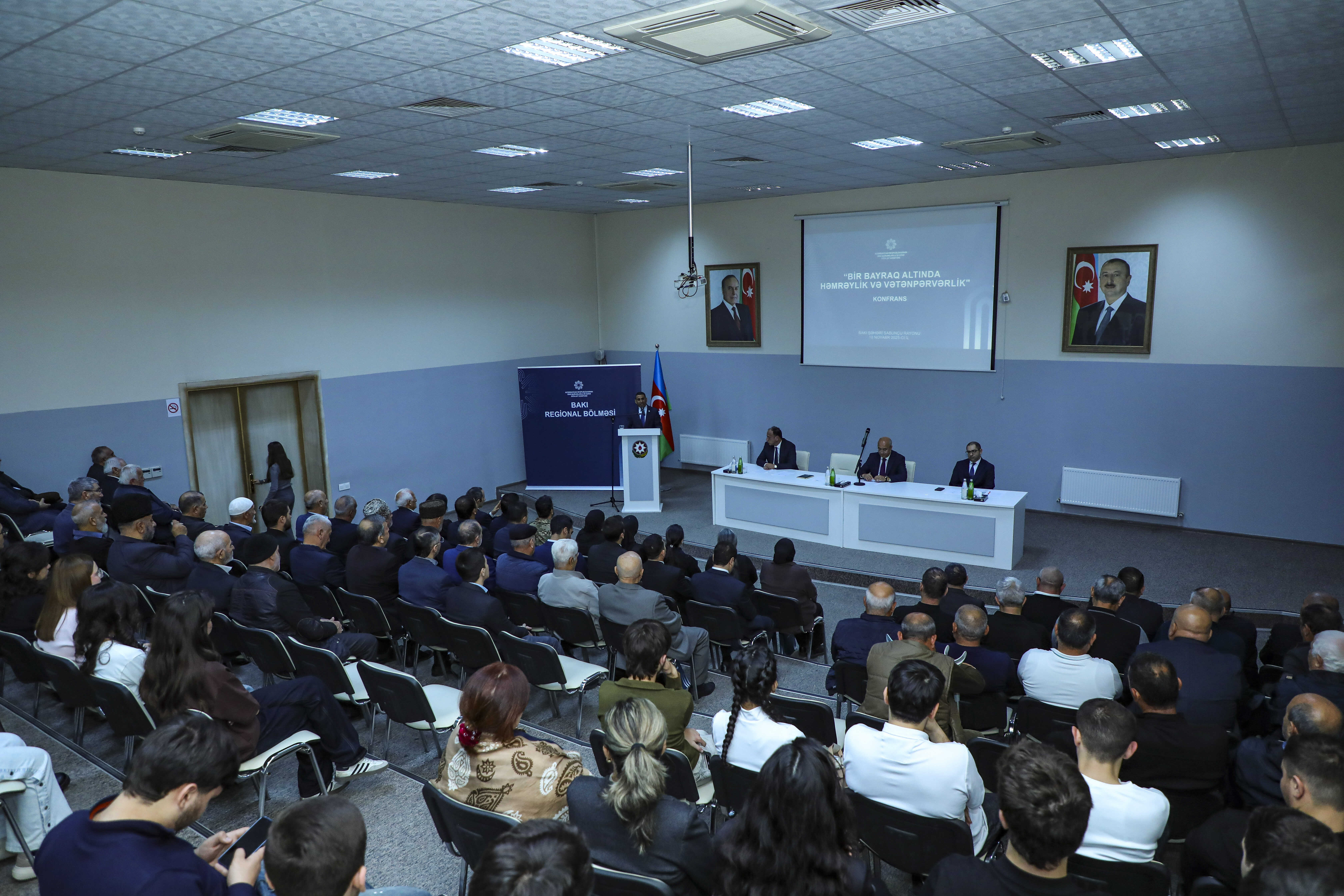 Sabunçu rayonunda “Bir bayraq altında həmrəylik və vətənpərvərlik” mövzusunda konfrans keçirilib - Image 5