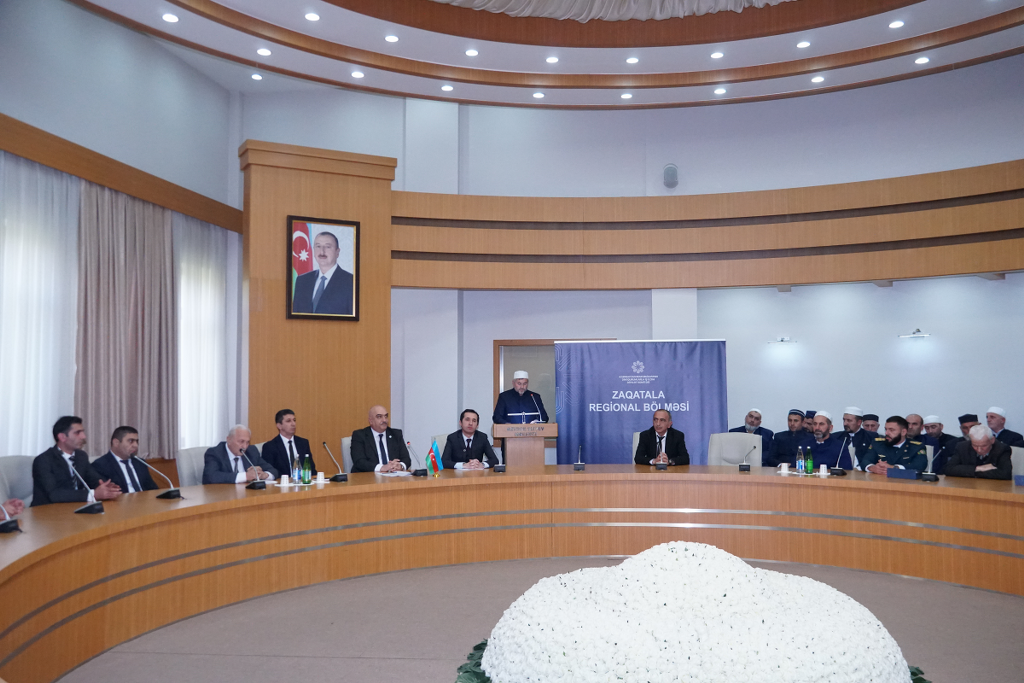 Zaqatalada “8 Noyabr Zəfər Günü – Müasir Azərbaycan Tarixinin Şanlı Səhifəsi” mövzusunda konfrans keçirilib - Image 8