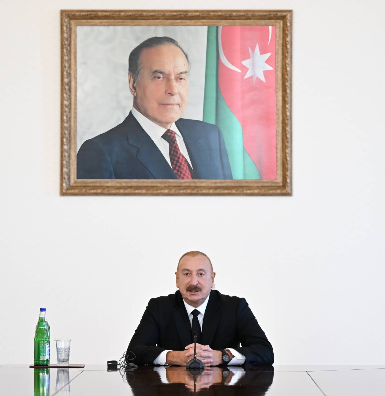 Prezident İlham Əliyev Bakıda keçirilən beynəlxalq konfransların iştirakçılarını qəbul edib - Image 8