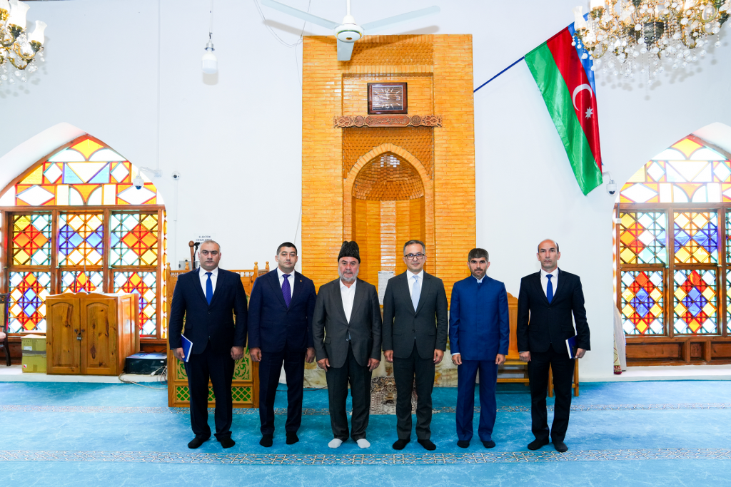 Dövlət Komitəsinin sədri Cəlilabad şəhərində məscidləri ziyarət edib - Image 1