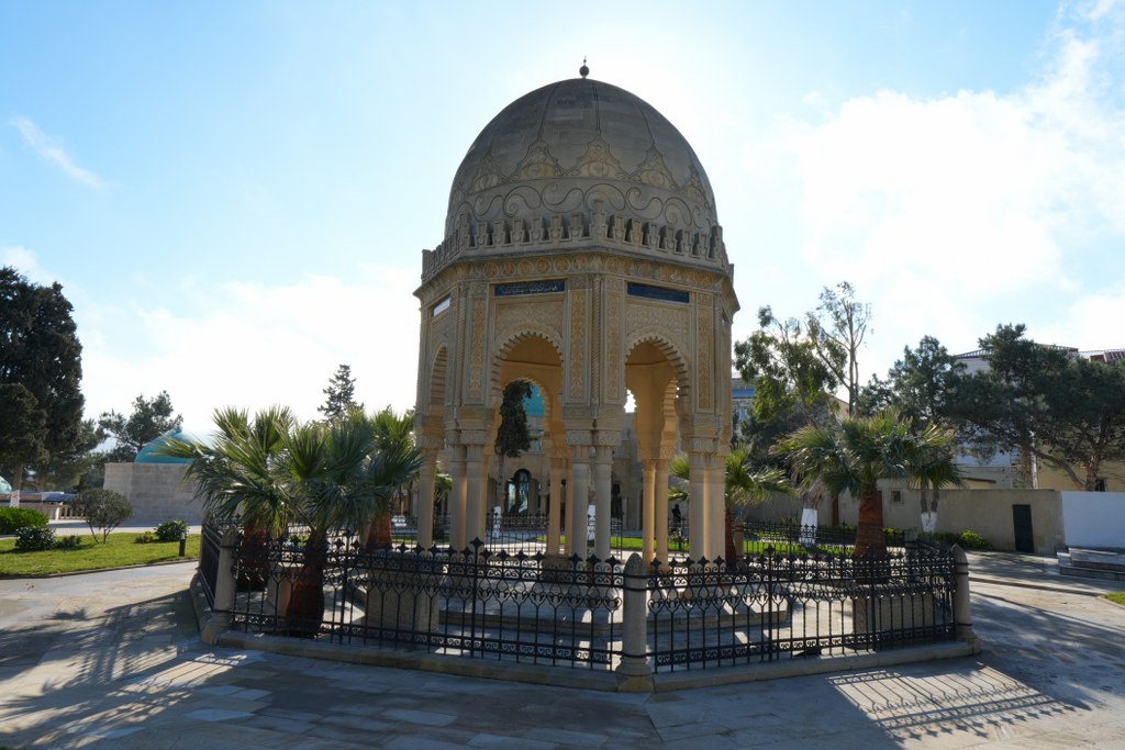 Komitə sədri Xəzər rayonundakı "Pir Həsən" ziyarətgahını və Buzovna “Cümə” məscidini ziyarət edib - Image 12