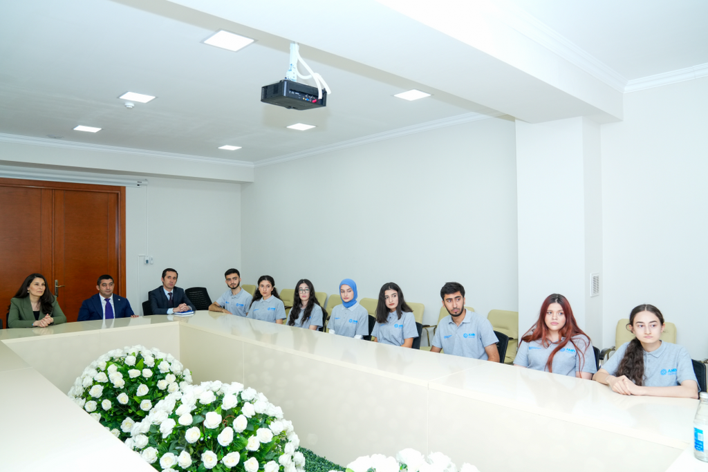 Dövlət Komitəsinin sədri AMİN könüllüləri ilə görüşüb - Image 5