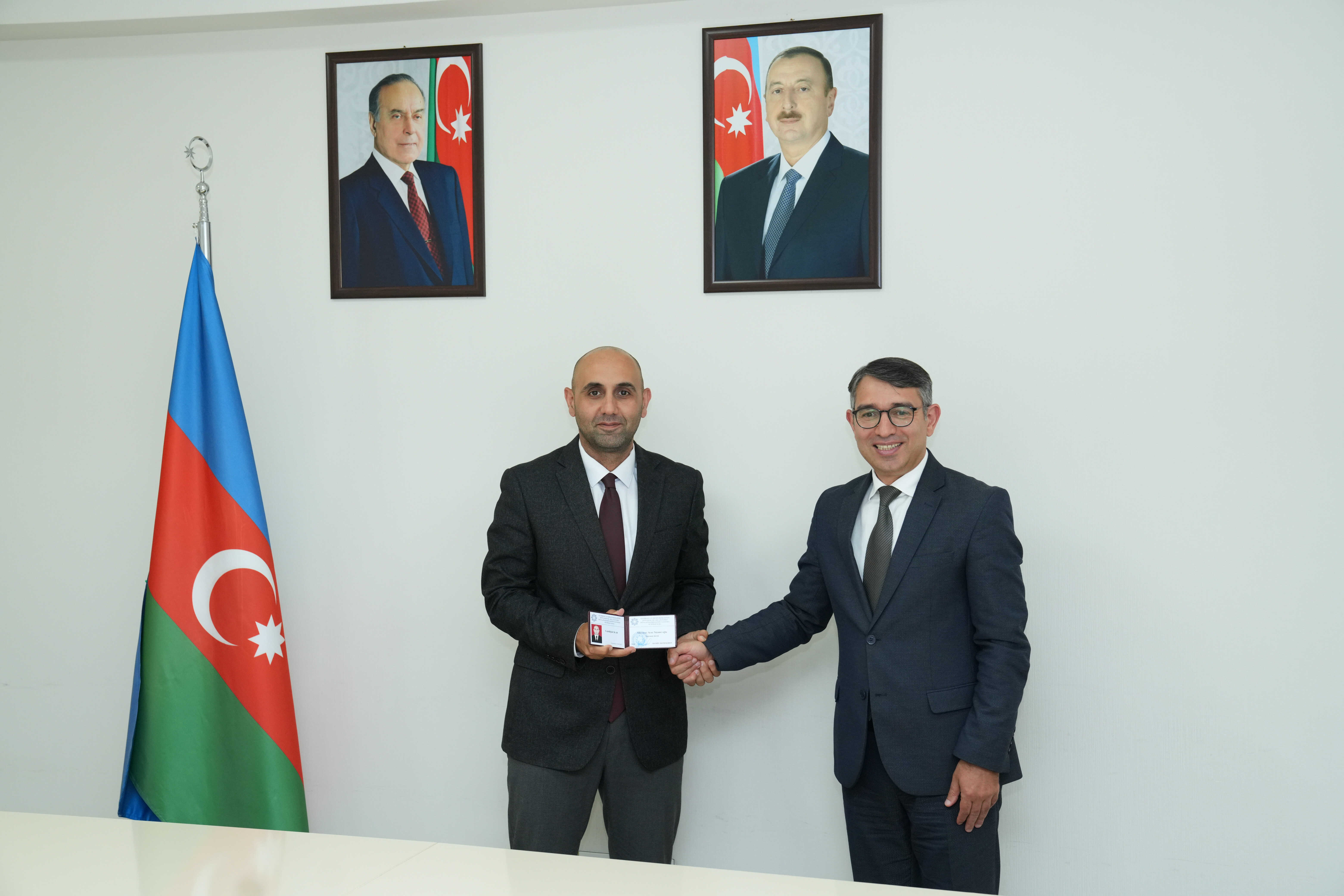 Dövlət Komitəsi yanında İctimai Şuranın üzvlərinə vəsiqələr təqdim edilib - Image 1