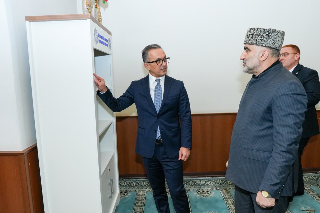 Dövlət Komitəsinin sədri Sumqayıtda dini ibadətgahları ziyarət edib - Image 2