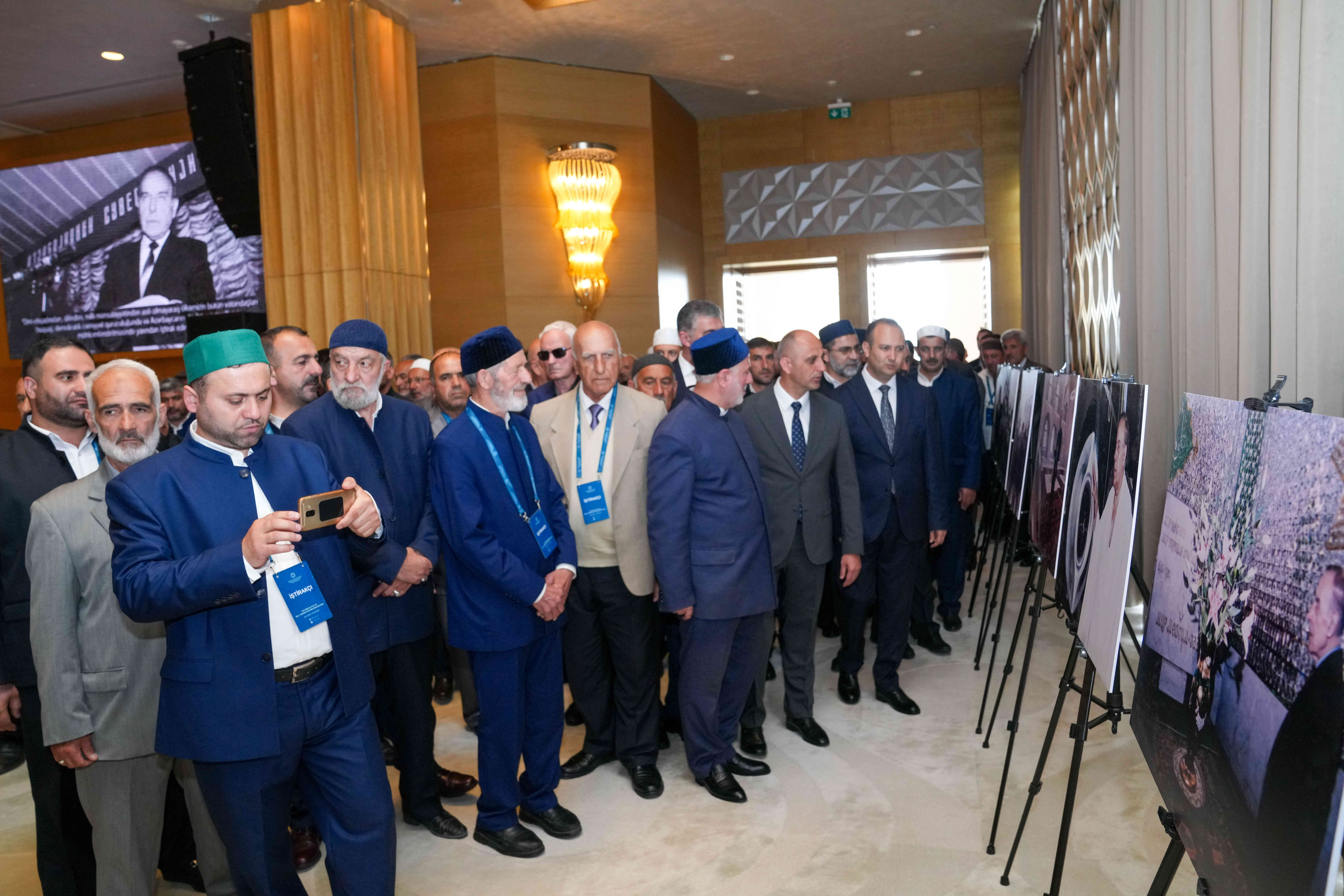 Qəbələdə “Heydər Əliyev və milli-mənəvi dəyərlərə qayıdış” mövzusunda regional konfrans keçirilir - Image 14