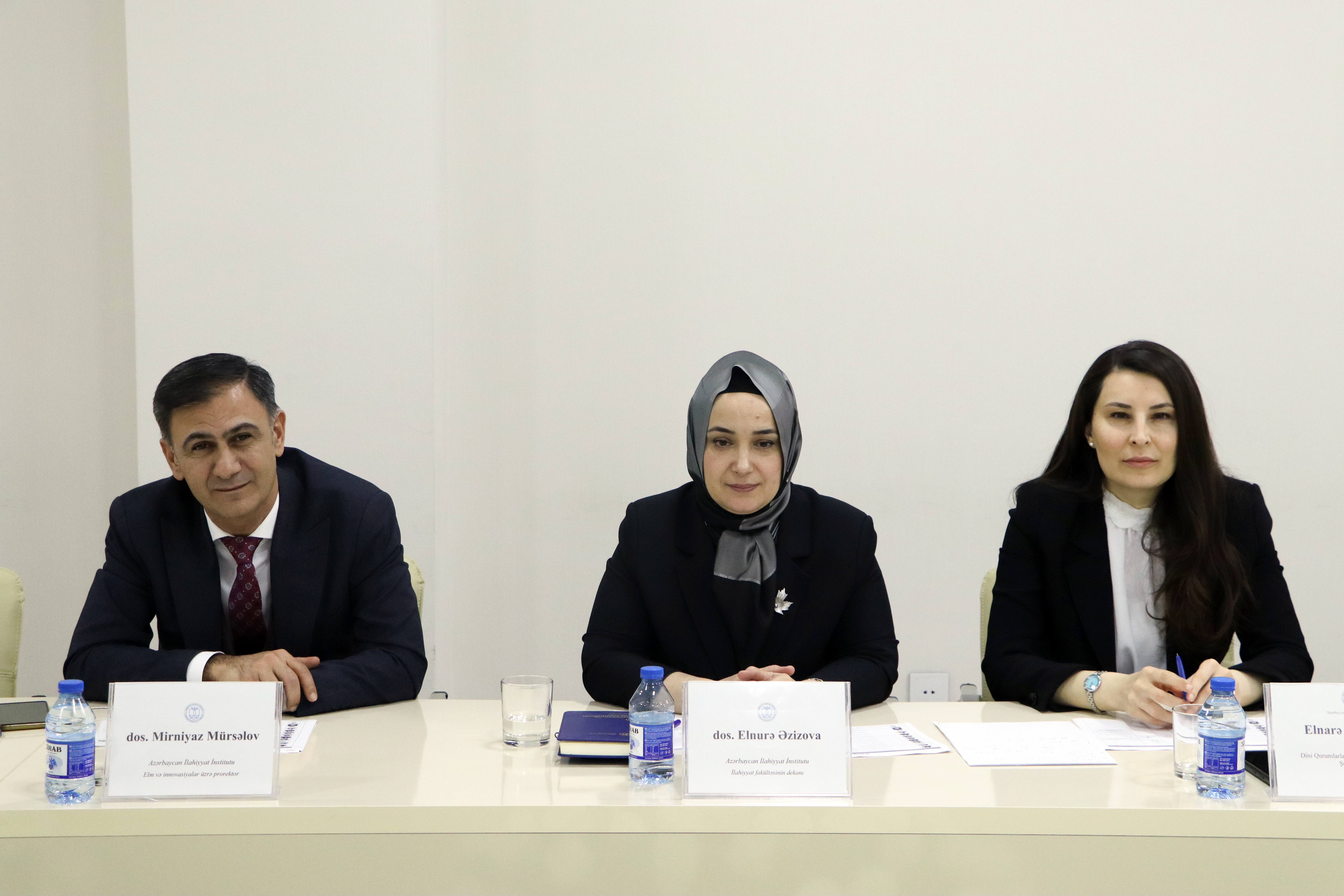 İslam dininə aid ibadət yerlərində (məscidlər) vakant vəzifələrin tutulması üçün müsahibə keçirilir