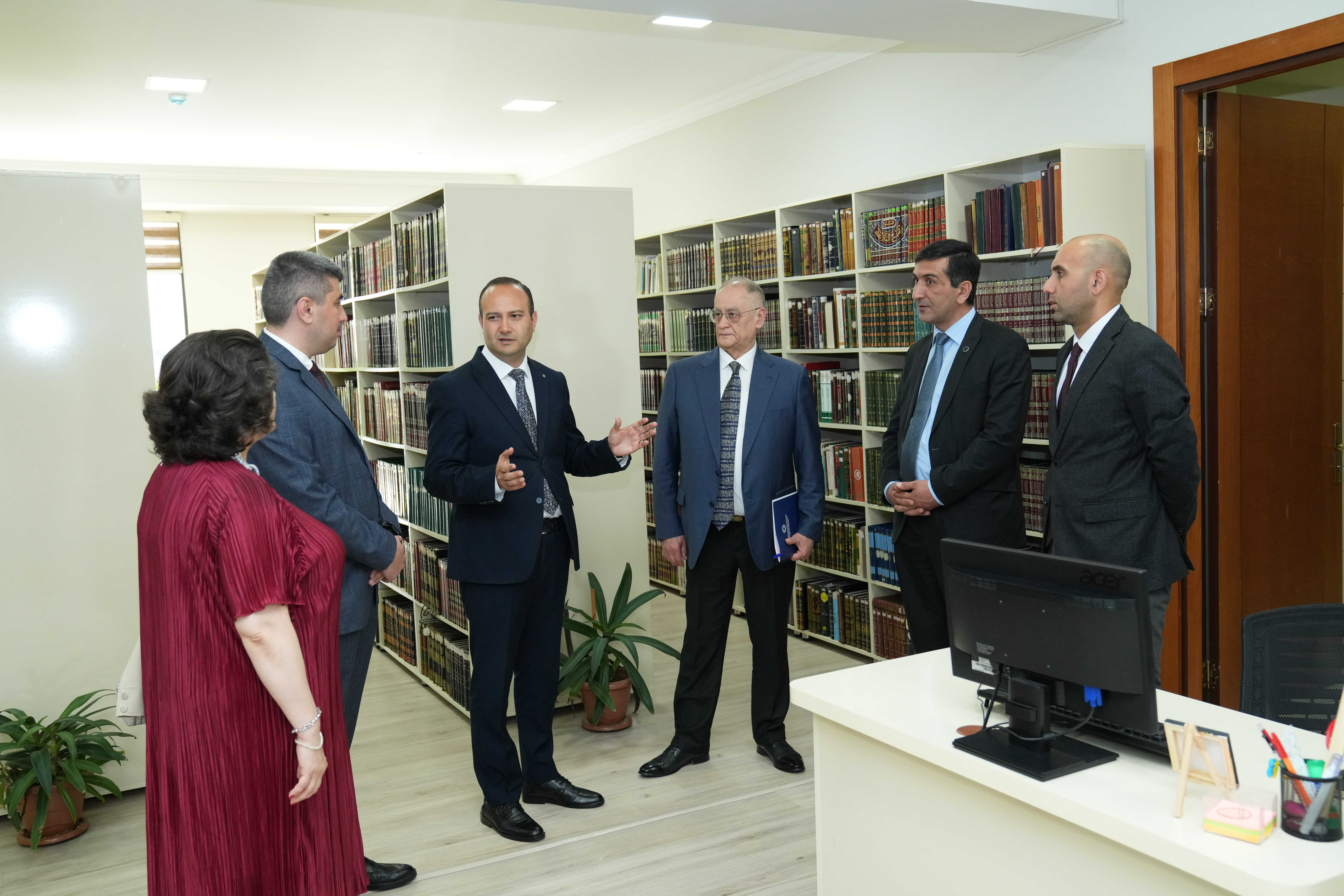 Dövlət Komitəsi yanında İctimai Şuranın üzvləri Azərbaycan İlahiyyat İnstitutu və Bakı İlahiyyat kollecində olublar - Image 7