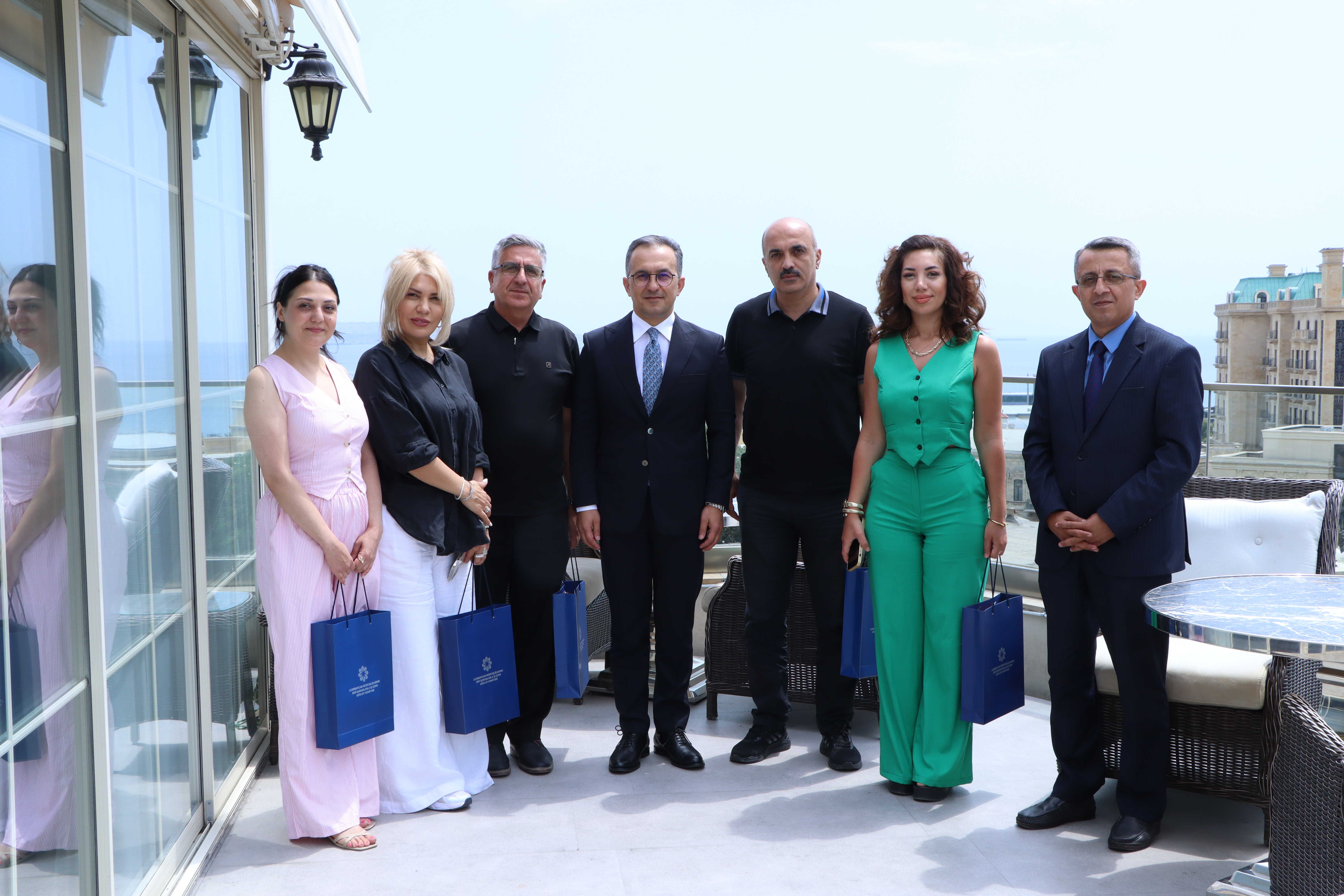 “AMİN” verilişinin yaradıcı heyəti ilə görüş keçirilib