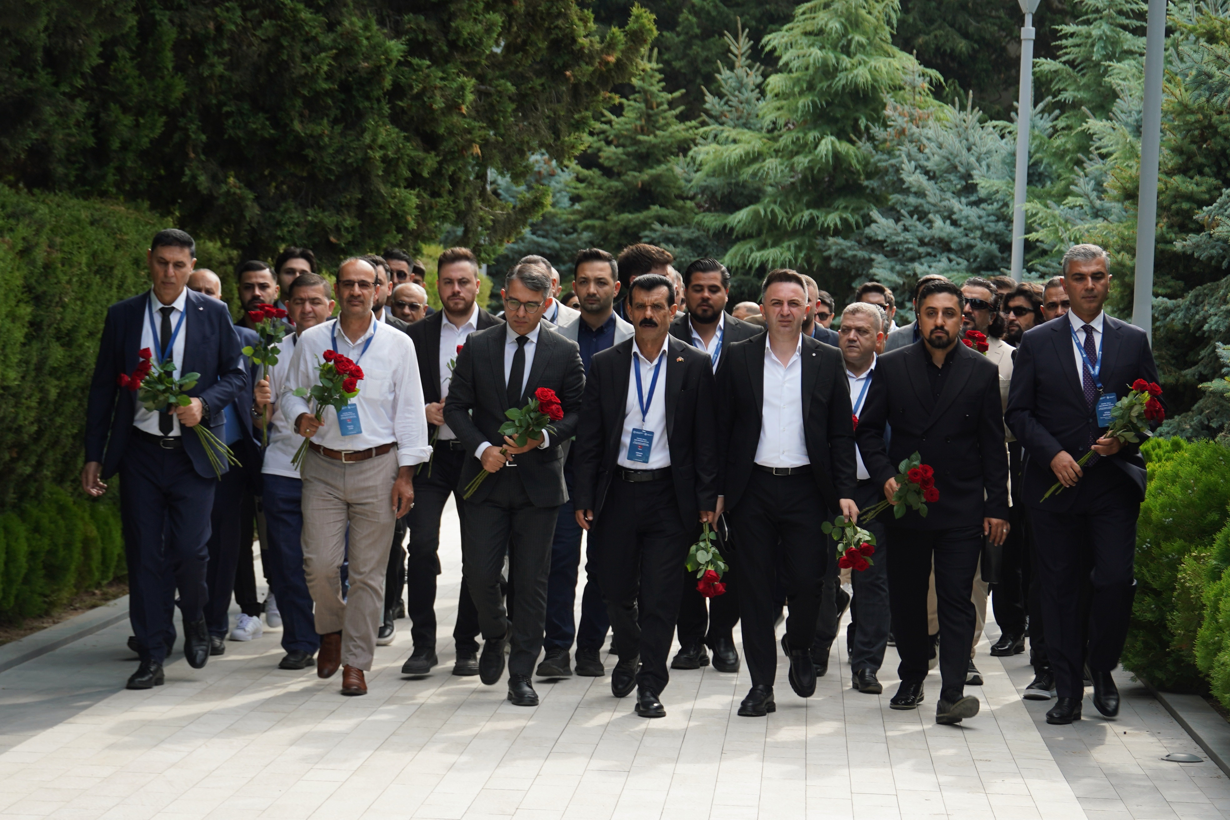 Ölkəmizdə səfərdə olan din xadimləri Fəxri xiyaban, Şəhidlər xiyabanı və “Türk şəhidliyi” abidəsini ziyarət ediblər - Image 1