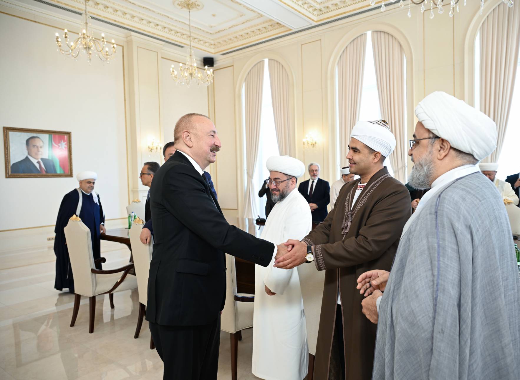 Prezident İlham Əliyev Bakıda keçirilən beynəlxalq konfransların iştirakçılarını qəbul edib - Image 28