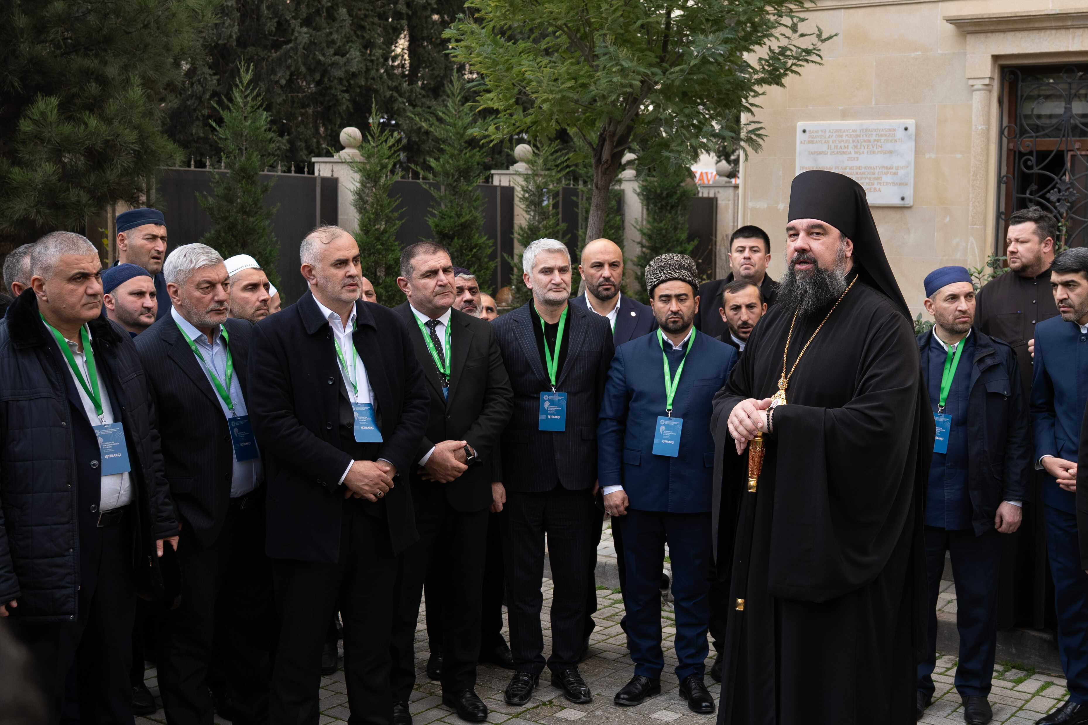 Forum iştirakçıları Müqəddəs Mürdaşıyan Zənənlər Kafedral Kilsəsi və Dağ yəhudiləri sinaqoqunun fəaliyyəti ilə tanış olublar - Image 2