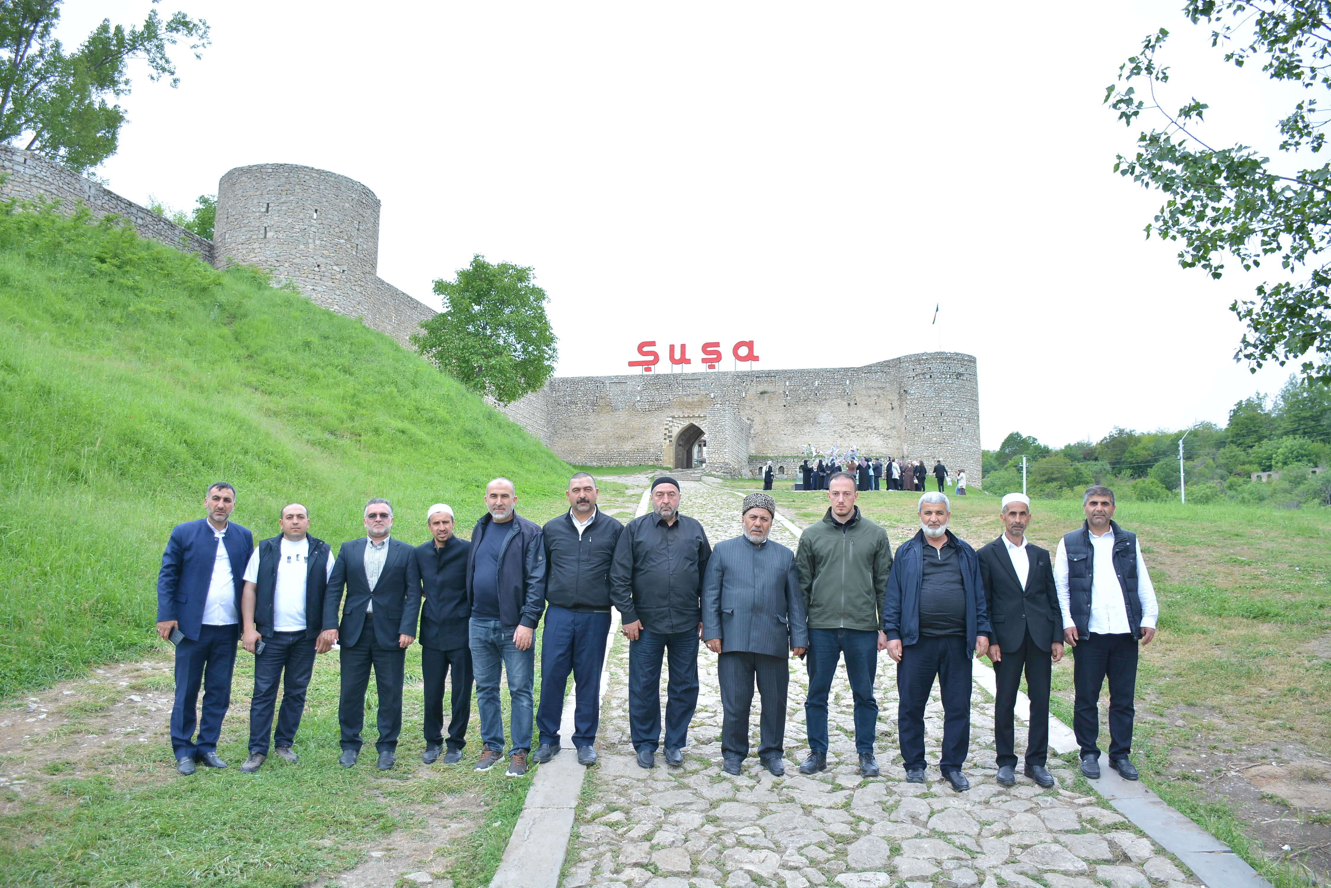 Din xadimləri Qarabağ və Şərqi Zəngəzurdakı tarixi-dini abidələri ziyarət ediblər - Image 1
