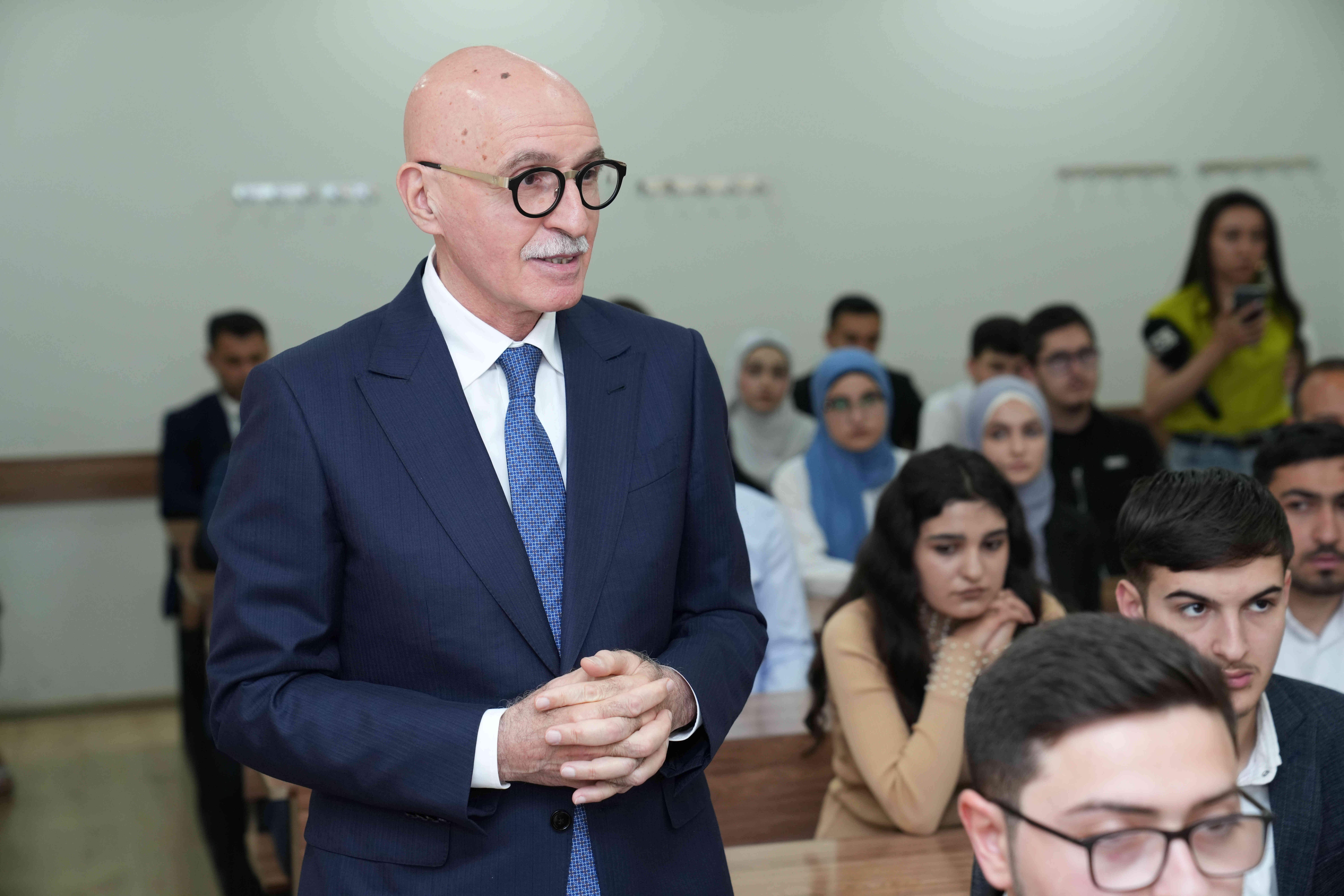 Azərbaycan İlahiyyat İnstitutunda “Ailə dəyərlərimizə gənclərin baxışı” mövzusunda açıq dərs formatında tədbir keçirilib - Image 25