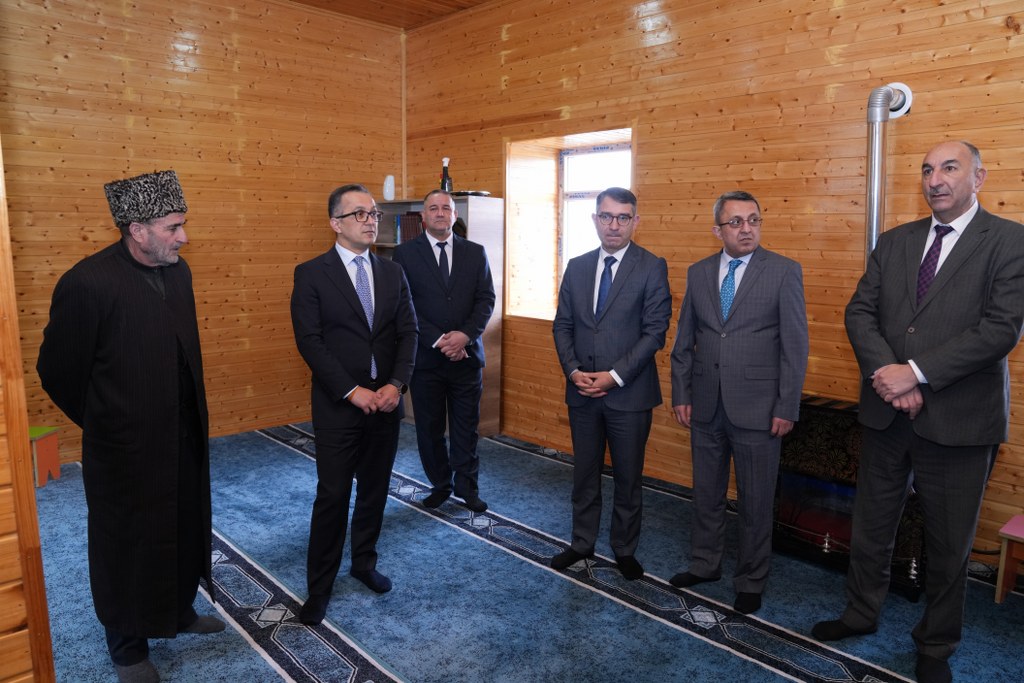 Dövlət Komitəsinin sədri Siyəzən rayonunda yerləşən məscidlərin fəaliyyəti ilə tanış olub - Image 2