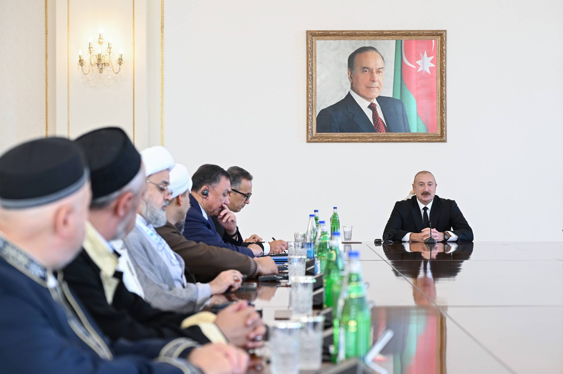 Prezident İlham Əliyev Bakıda keçirilən beynəlxalq konfransların iştirakçılarını qəbul edib - Image 11
