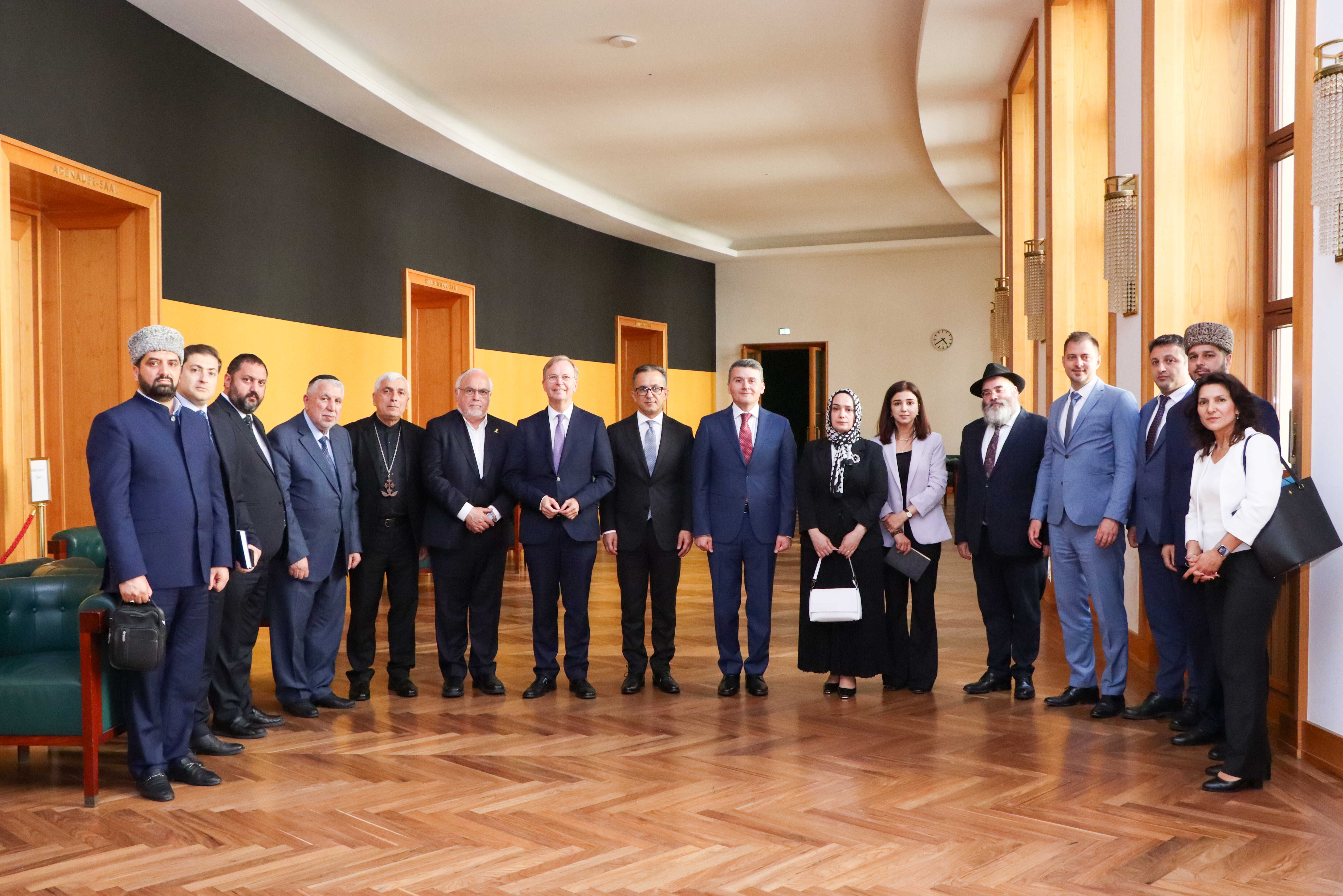 Komitə sədri Almaniya Federal Hökumətinin Dini Azadlıq üzrə Komissarı ilə görüşüb - Image 14