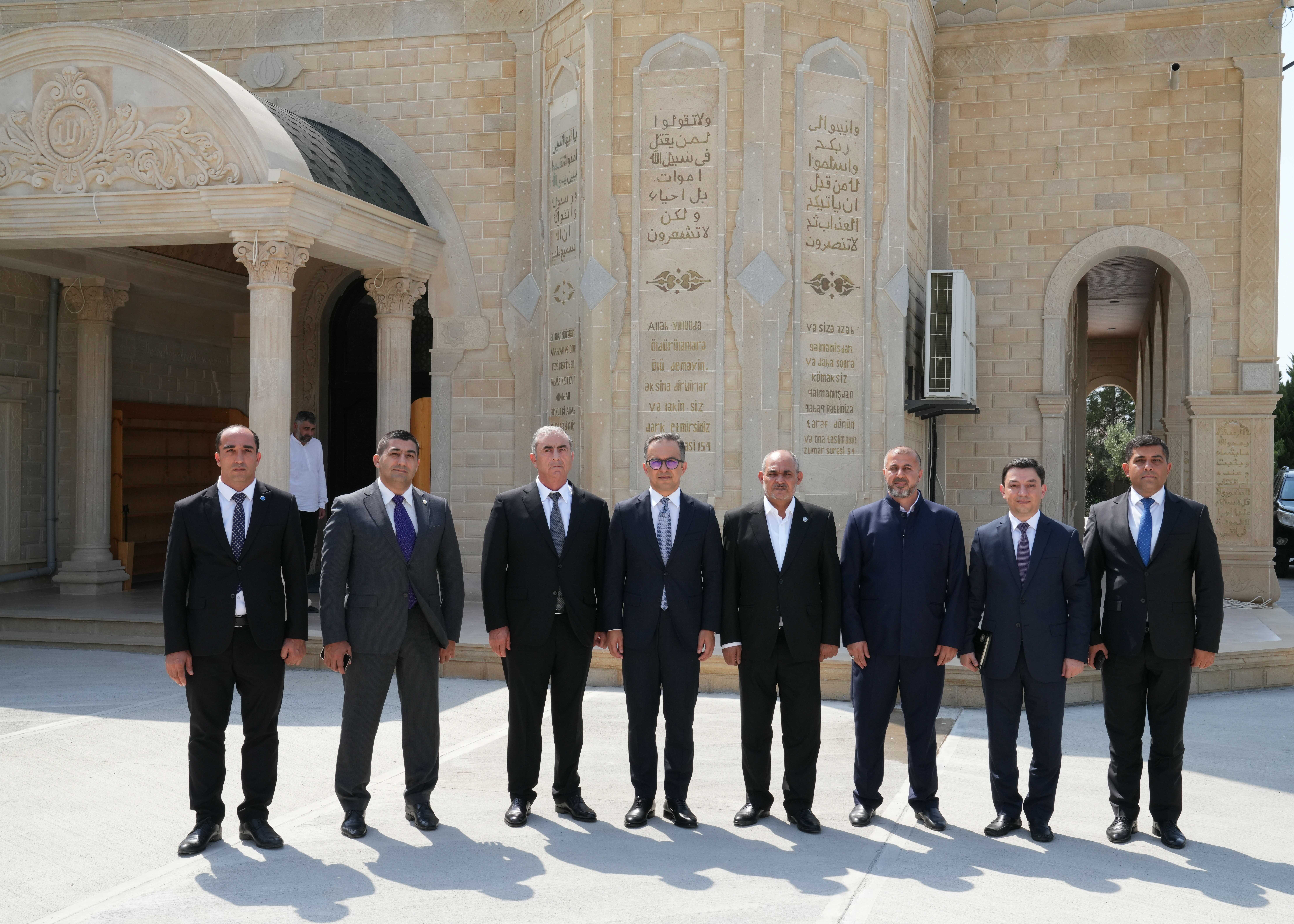 Dövlət Komitəsinin sədri Hacıqabul rayonundakı məscidləri ziyarət edib - Image 12