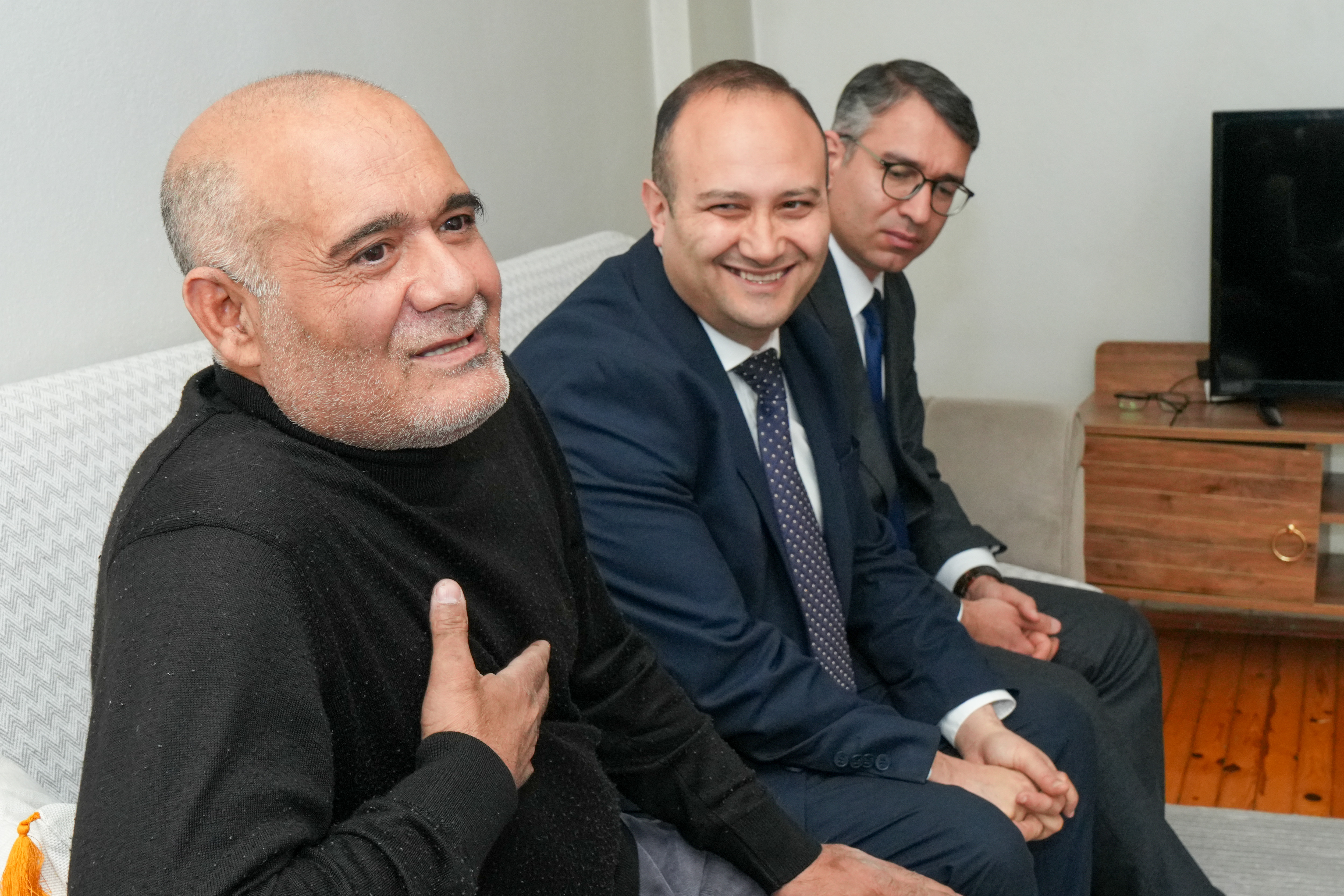 Komitə sədri İğdırda Aİİ-də təhsil alan tələbənin ailəsini ziyarət edib - Image 4