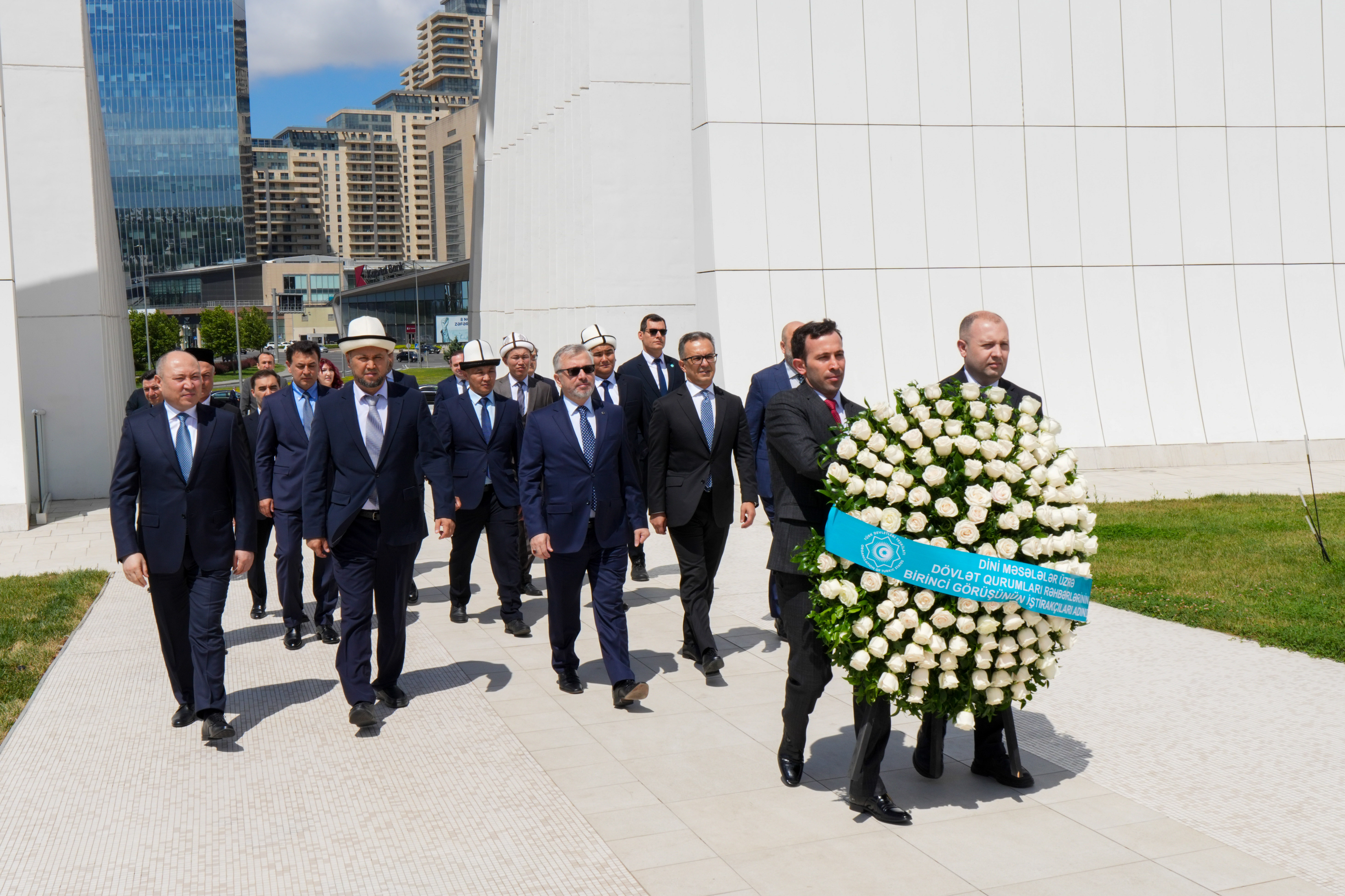 TDT-yə üzv ölkələrin dini məsələlər üzrə dövlət qurumları rəhbərləri Zəfər abidəsini ziyarət ediblər