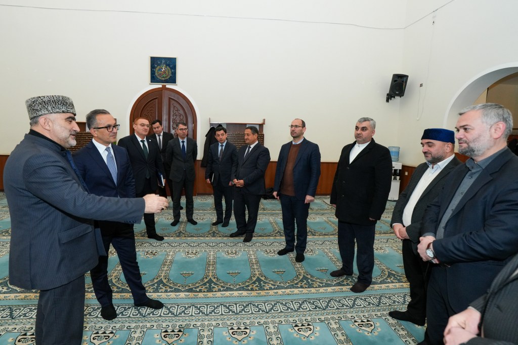 Dövlət Komitəsinin sədri Sumqayıtda dini ibadətgahları ziyarət edib - Image 3