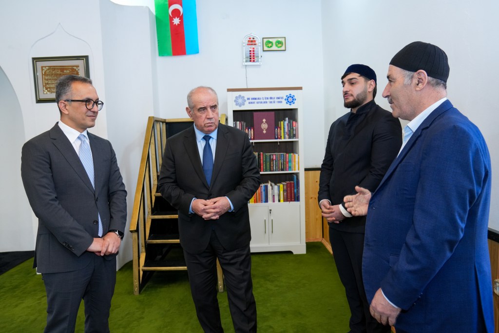 Dövlət Komitəsinin sədri Qobustanda yerləşən dini ibadət yerlərinin fəaliyyəti ilə tanış olub - Image 6