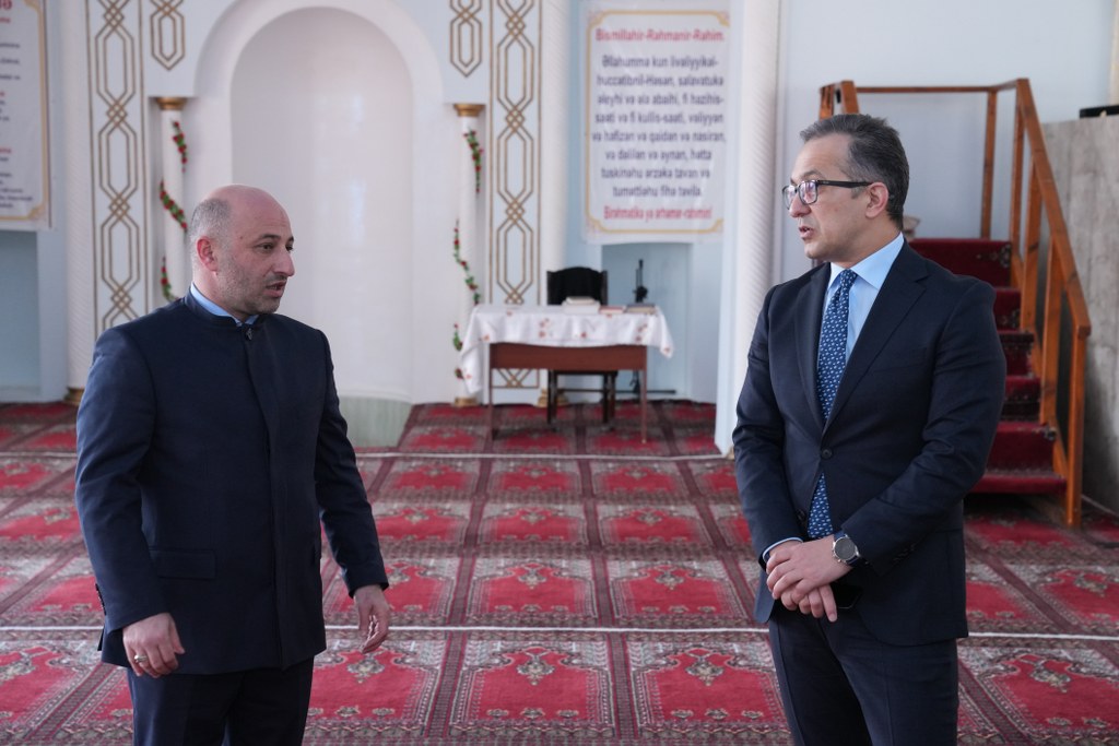 Komitə sədri Göygöl şəhərində yerləşən dini ibadətgahların fəaliyyəti ilə tanış olub - Image 6
