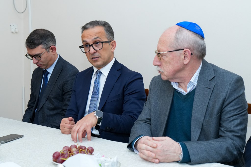 Dövlət Komitəsinin sədri Sumqayıtda dini ibadətgahları ziyarət edib - Image 16