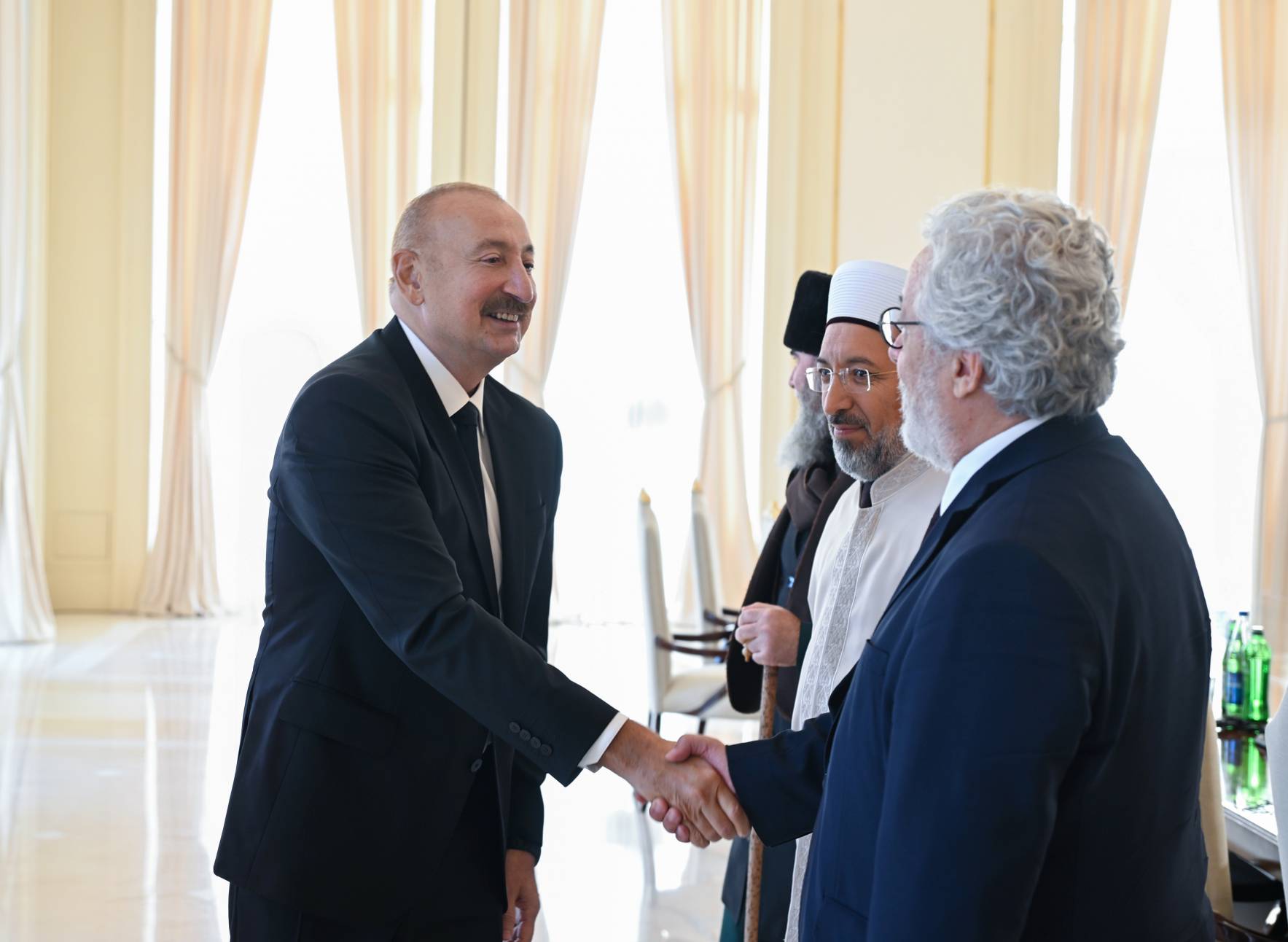 Prezident İlham Əliyev Bakıda keçirilən beynəlxalq konfransların iştirakçılarını qəbul edib - Image 38
