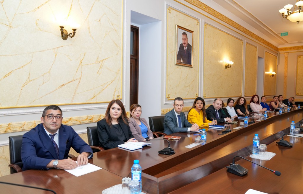 Dövlət Komitəsində Azərbaycan ədəbi dilinin düzgün tətbiq olunması ilə bağlı təlim keçirilib - Image 4