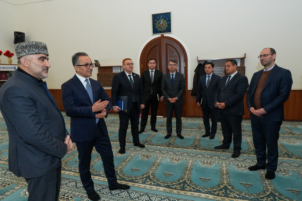 Dövlət Komitəsinin sədri Sumqayıtda dini ibadətgahları ziyarət edib - Image 5