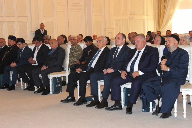Gəncədə “Zəfər Günü milli-dini həmrəyliyin təntənəsi” mövzusunda tədbir keçirilib - Image 3