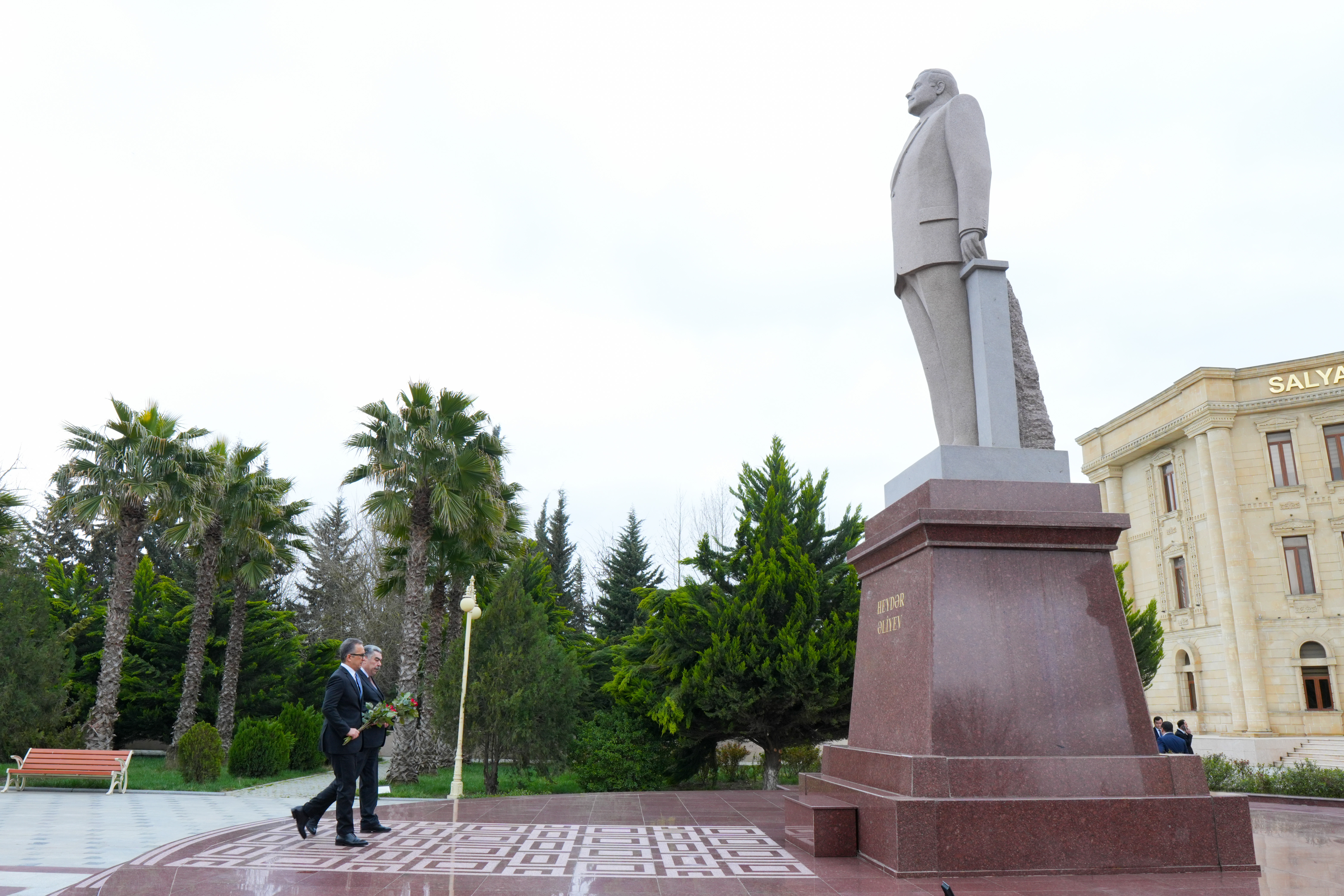 Dövlət Komitəsinin sədri Salyan rayonunda vətəndaşları qəbul edib - Image 2