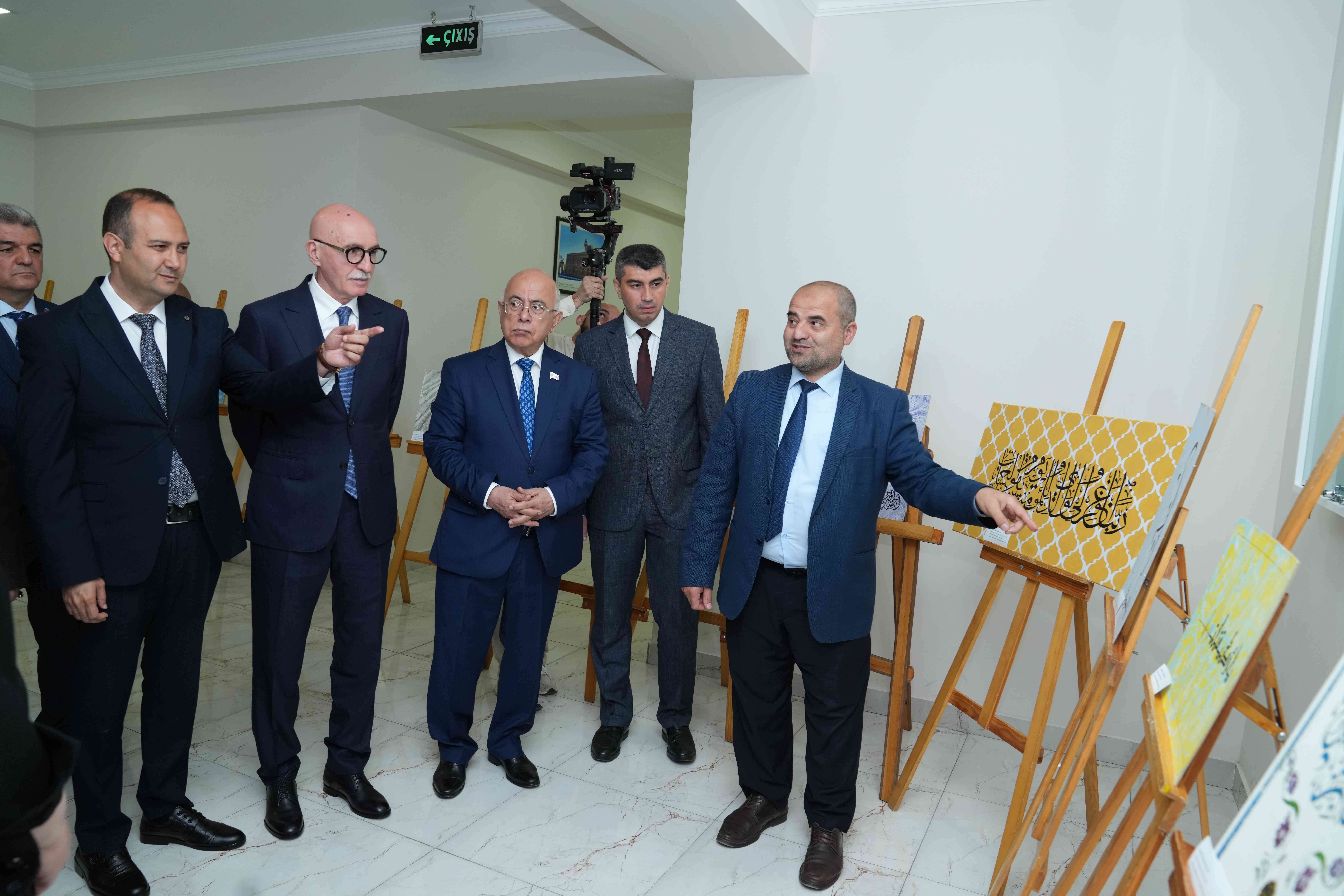 Azərbaycan İlahiyyat İnstitutunda “Ailə dəyərlərimizə gənclərin baxışı” mövzusunda açıq dərs formatında tədbir keçirilib - Image 4