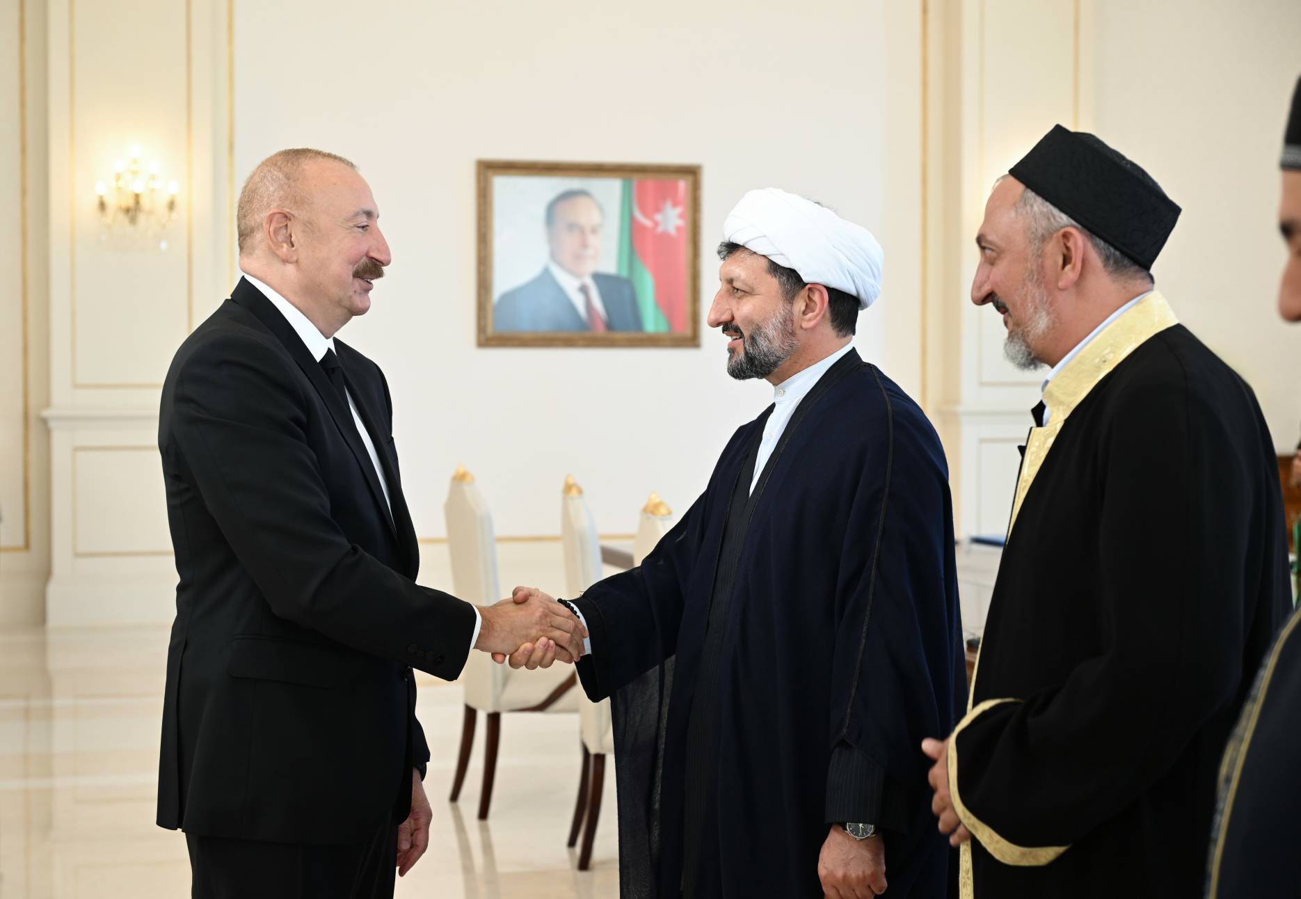 Prezident İlham Əliyev Bakıda keçirilən beynəlxalq konfransların iştirakçılarını qəbul edib - Image 30