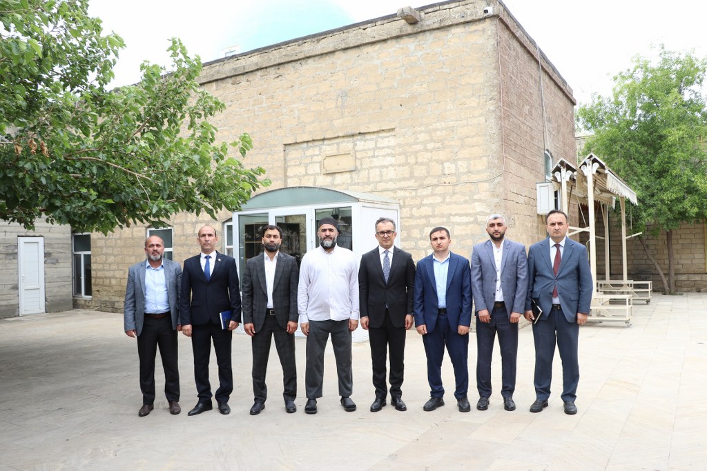 Komitə sədri Xəzər rayonunda yerləşən məscidləri ziyarət edib - Image 15