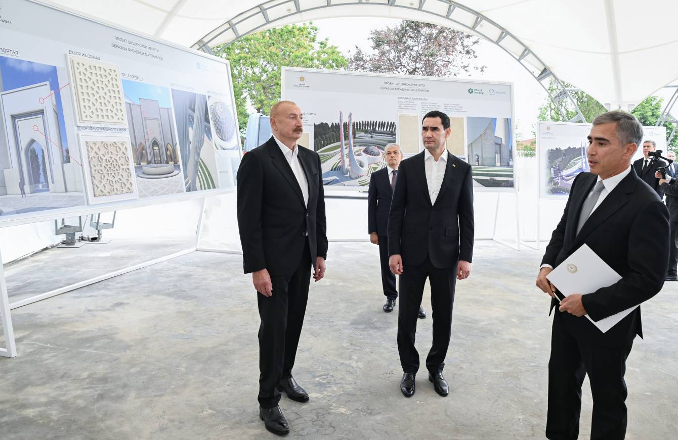 Azərbaycan və Türkmənistan prezidentləri Şuşa məscidində tikinti işlərinin gedişi ilə tanış olublar - Image 2