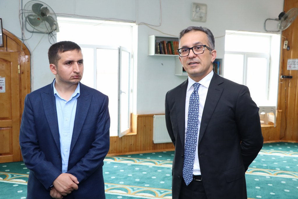 Komitə sədri Xəzər rayonunda yerləşən məscidləri ziyarət edib - Image 9