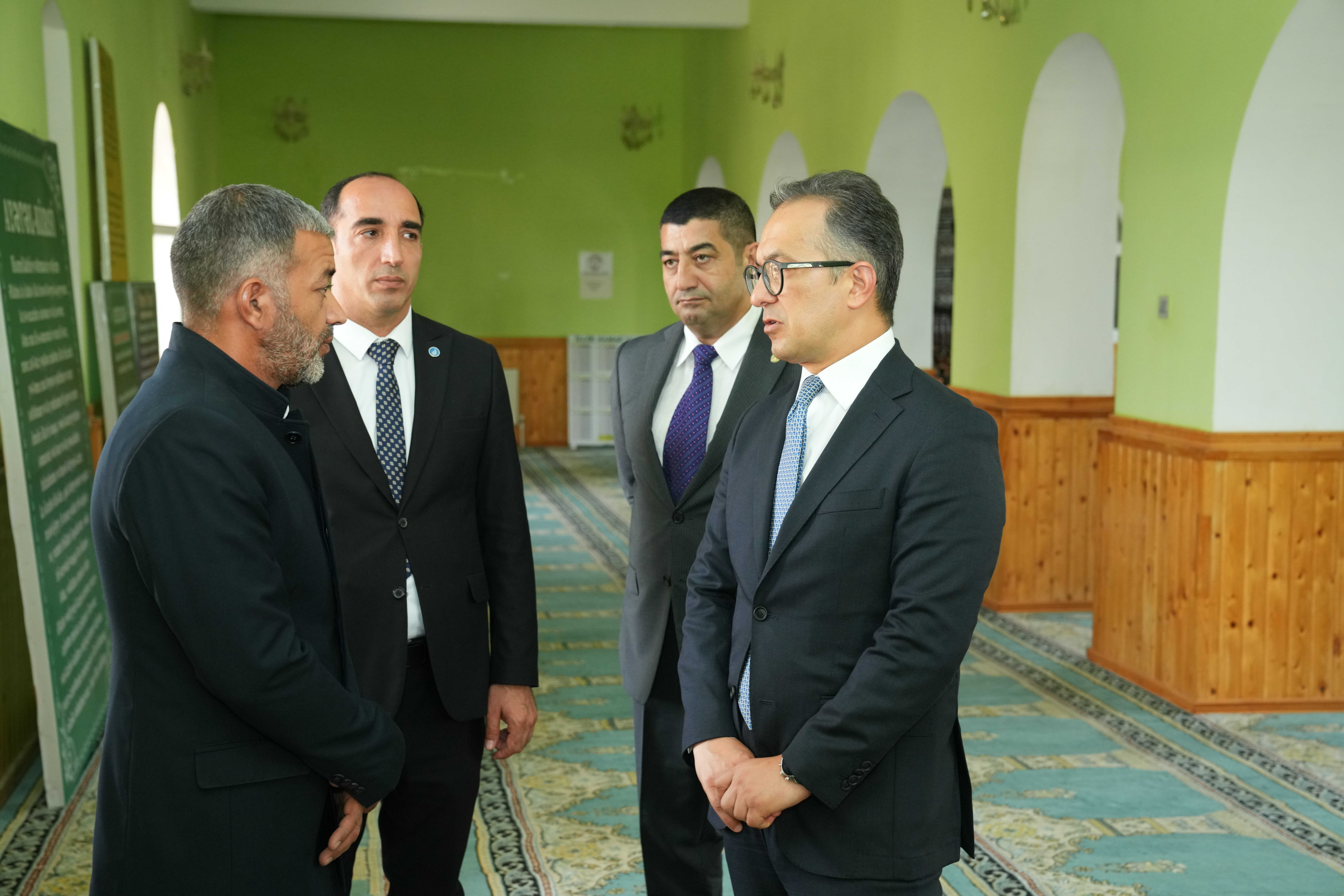 Dövlət Komitəsinin sədri Hacıqabul rayonundakı məscidləri ziyarət edib - Image 6