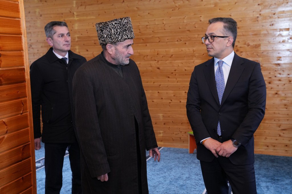 Dövlət Komitəsinin sədri Siyəzən rayonunda yerləşən məscidlərin fəaliyyəti ilə tanış olub - Image 4