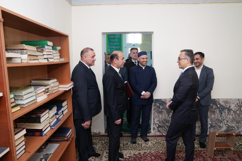 Dövlət Komitəsinin sədri Siyəzən rayonunda yerləşən məscidlərin fəaliyyəti ilə tanış olub - Image 12