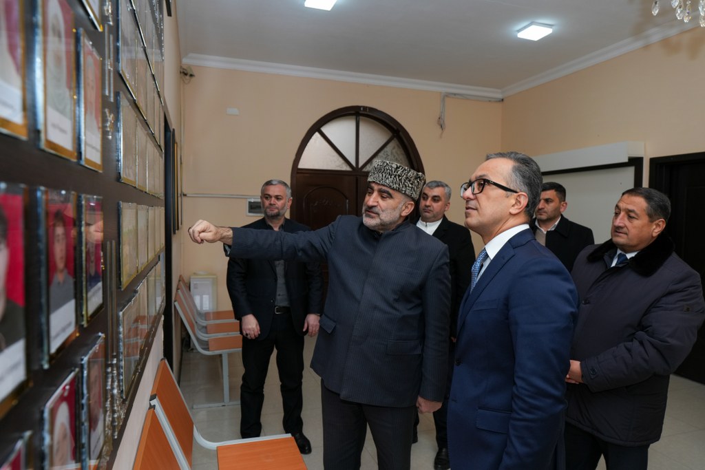 Dövlət Komitəsinin sədri Sumqayıtda dini ibadətgahları ziyarət edib - Image 7