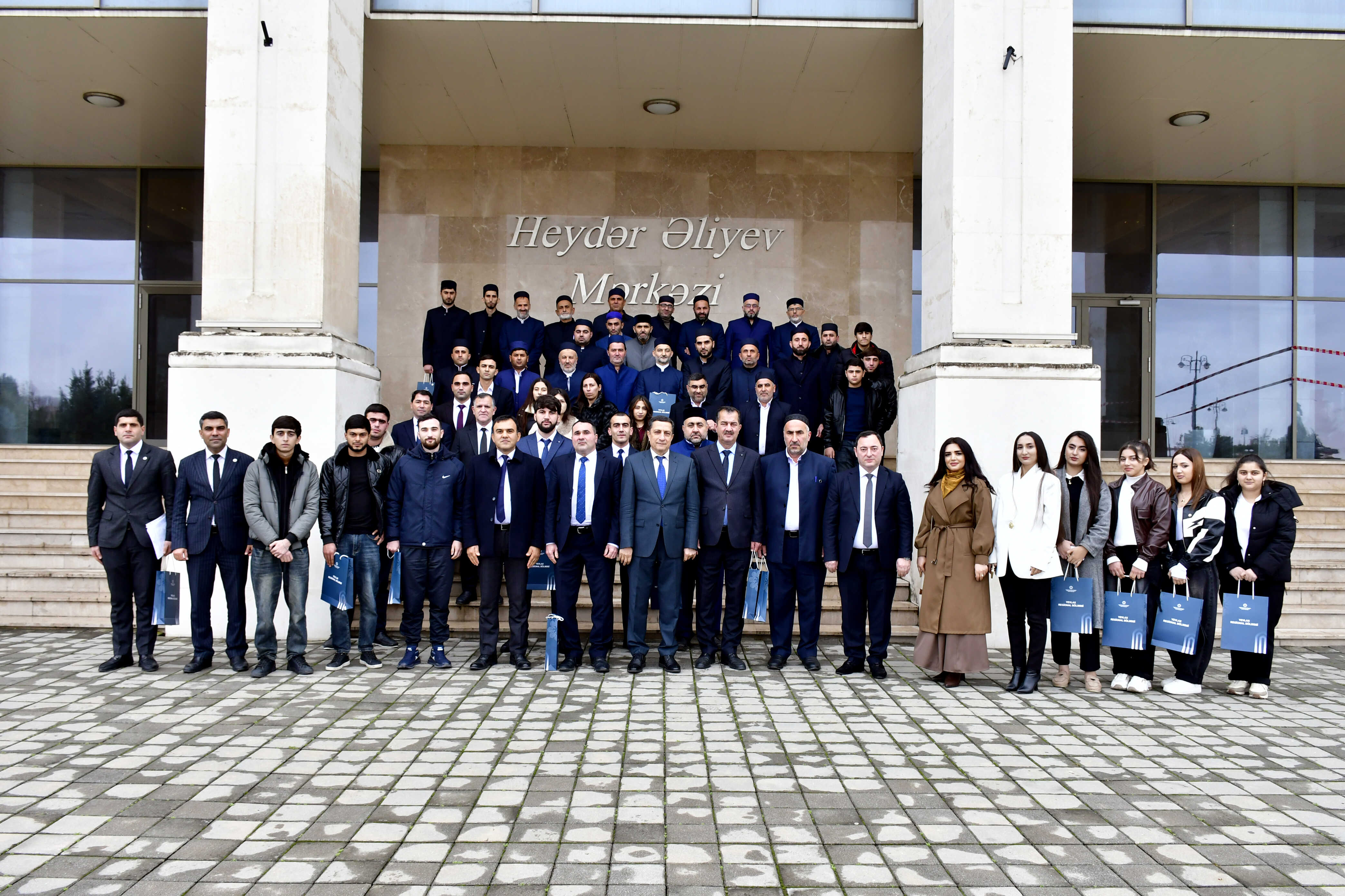 Ağdaşda “Dini məzhəbçilik meyillərinin milli birliyə və dini təhlükəsizliyə təsiri” mövzusunda konfrans keçirilib - Image 11