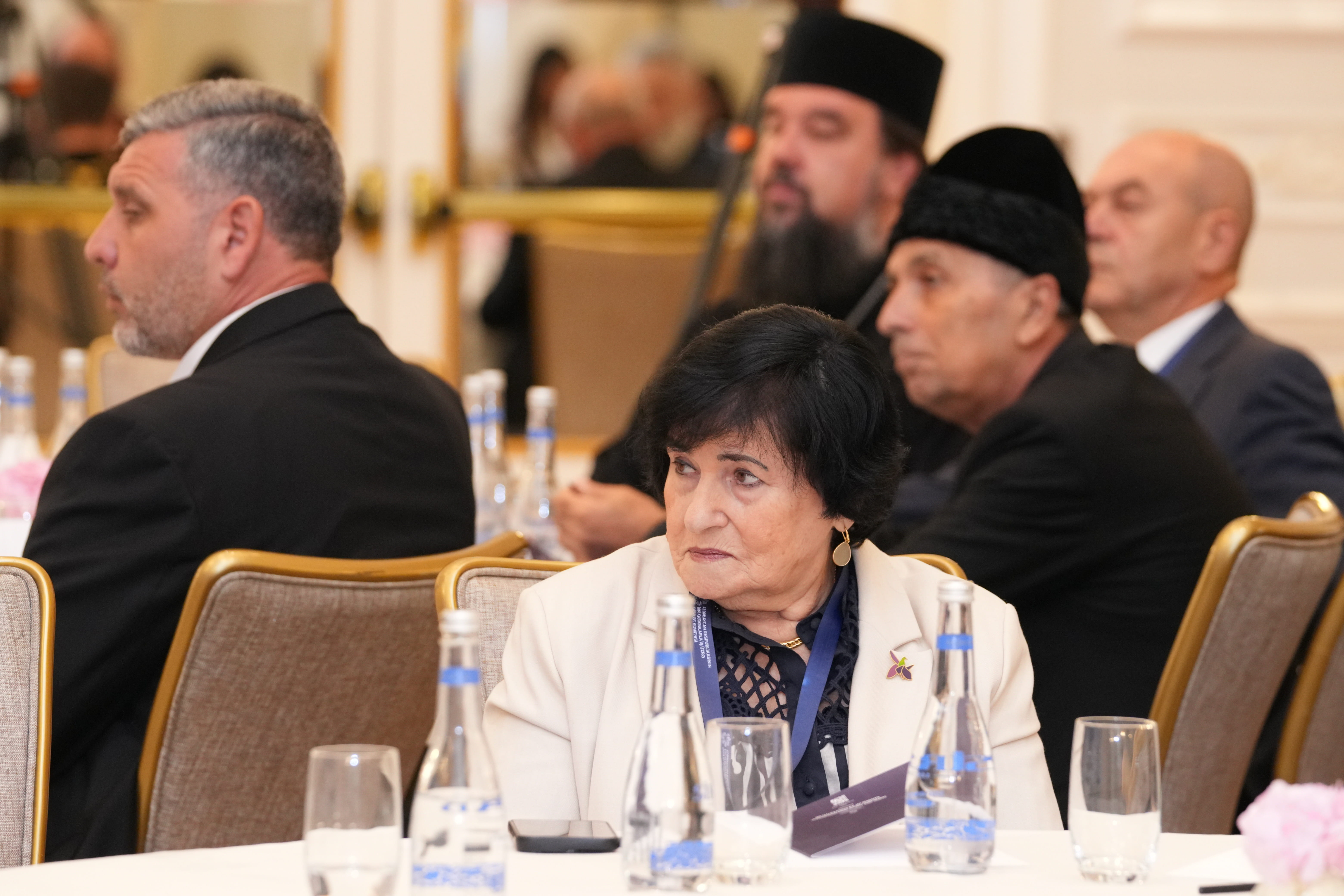 “Tarixi-dini abidələrin qorunması: çağırışlar və perspektivlər” mövzusunda konfrans işini panel sessiyalarla davam etdirir - Image 8