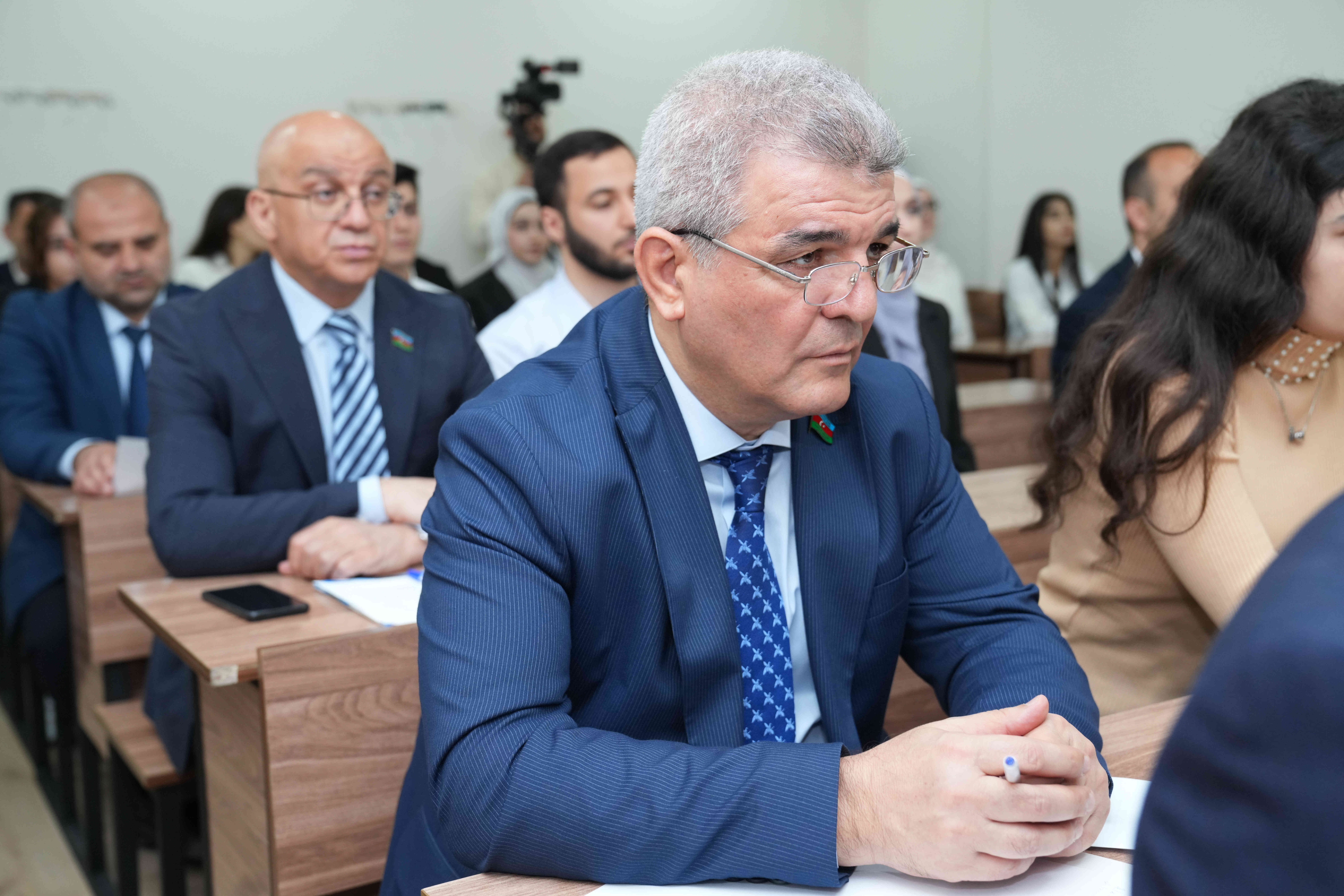 Azərbaycan İlahiyyat İnstitutunda “Ailə dəyərlərimizə gənclərin baxışı” mövzusunda açıq dərs formatında tədbir keçirilib - Image 31