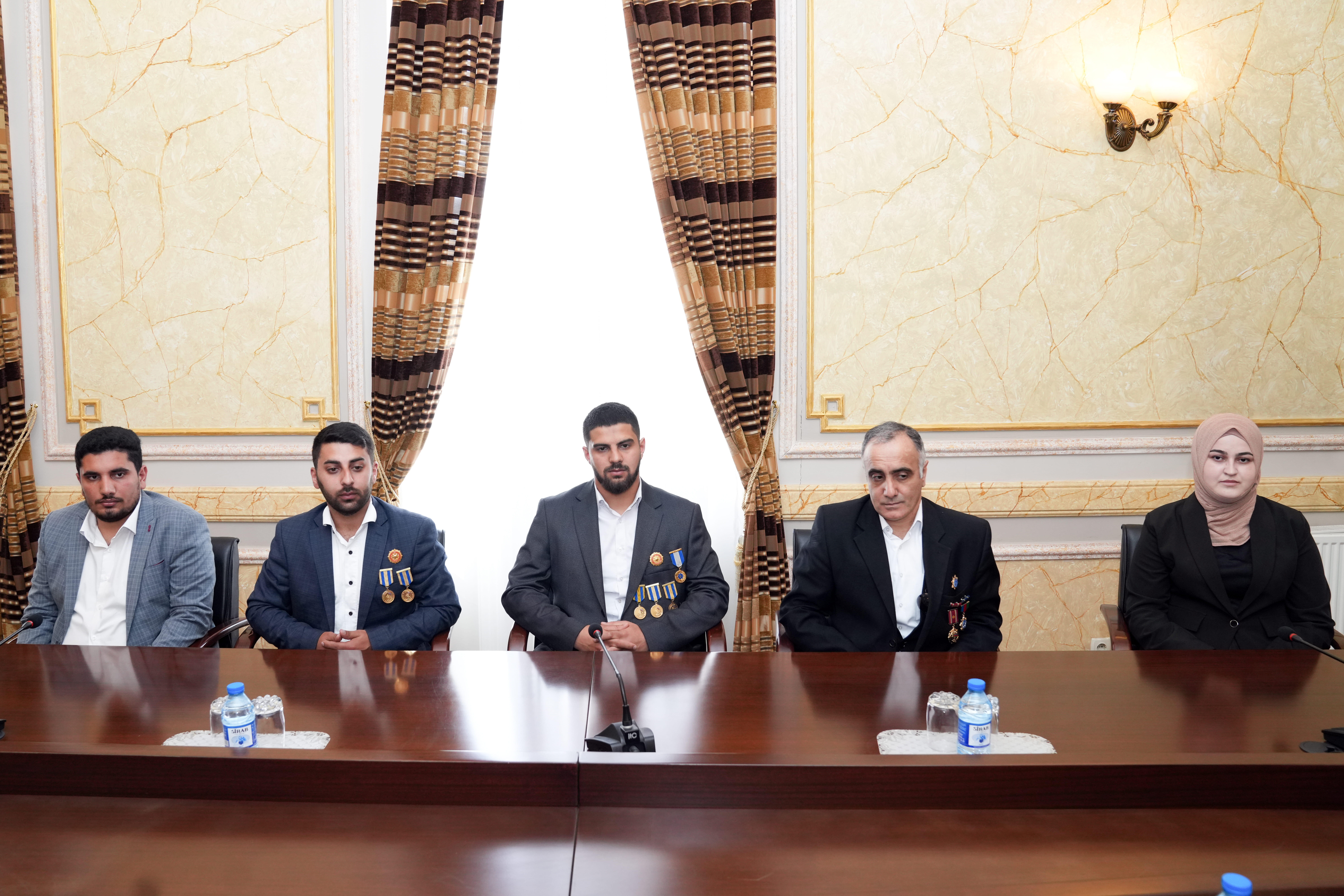 Komitə sədri din xadimi kimi yeni təyinat alan şəhid ailəsi üzvləri və qazilərlə görüşüb - Image 1