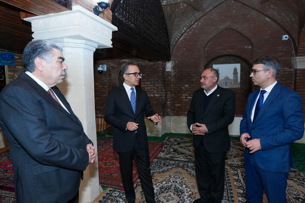 Dövlət Komitəsinin sədri Salyan şəhərində yerləşən məscidlərin fəaliyyəti ilə tanış olub - Image 8