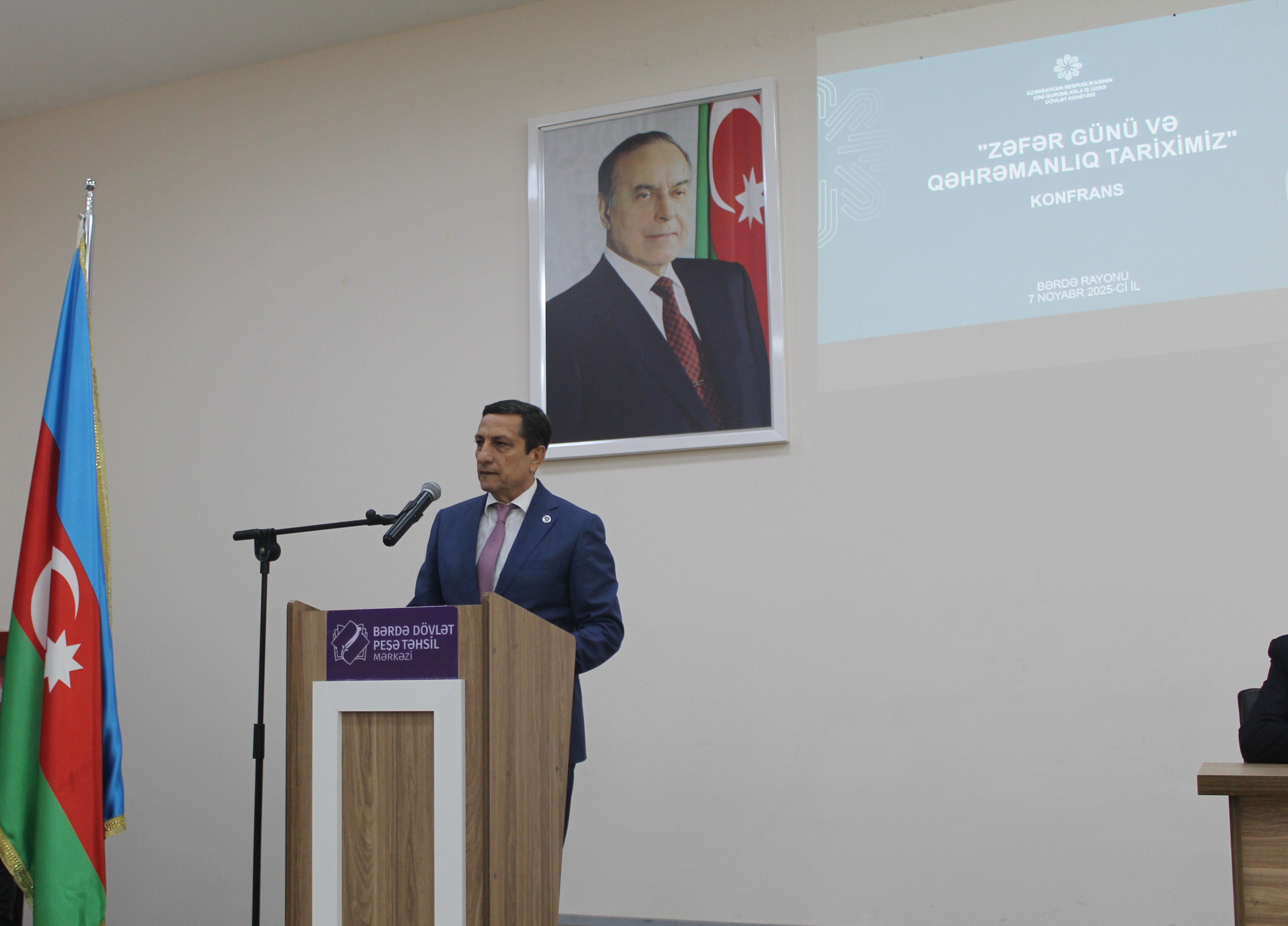 Bərdədə “Zəfər Günü və qəhrəmanlıq tariximiz” mövzusunda konfrans keçirilib - Image 4