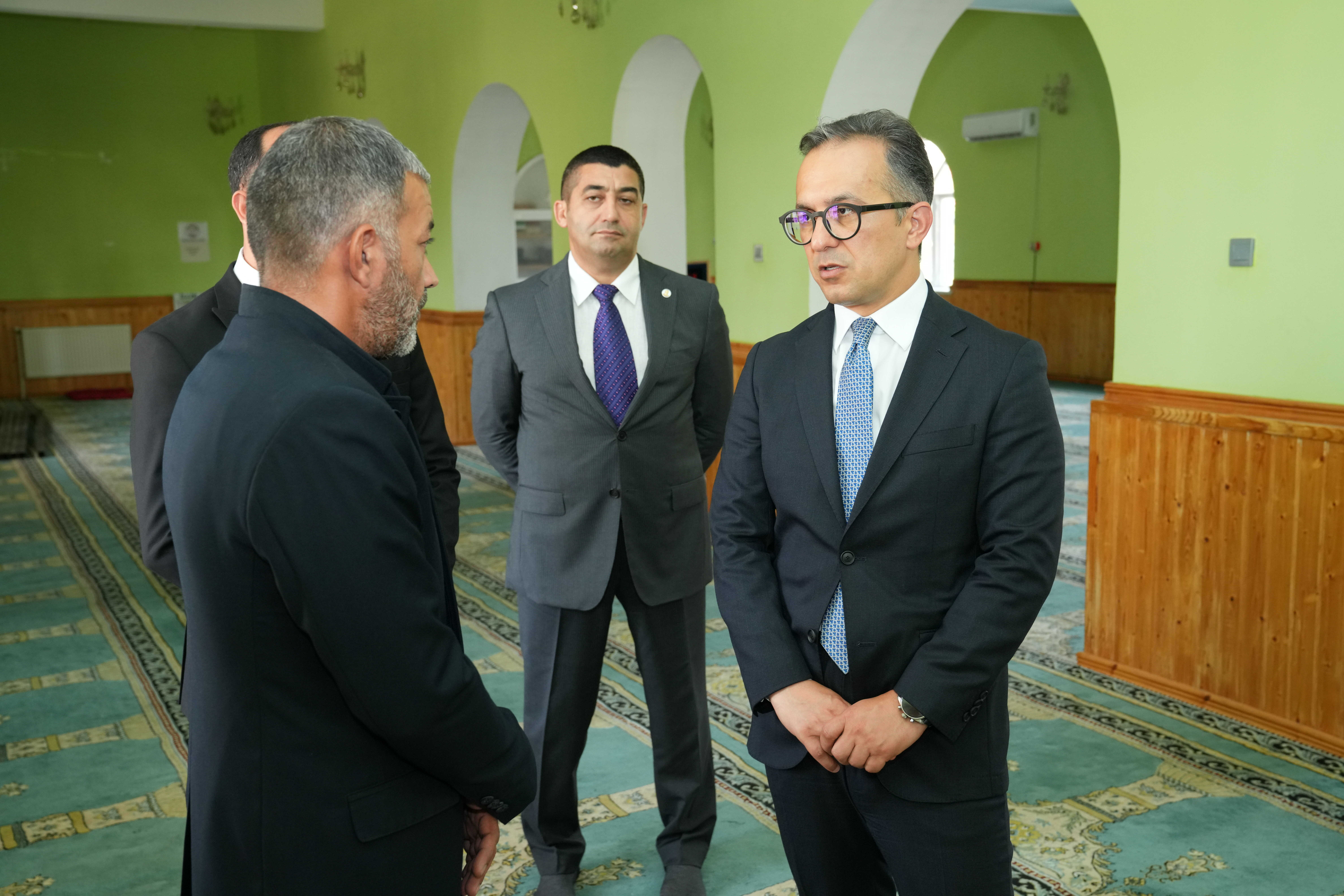 Dövlət Komitəsinin sədri Hacıqabul rayonundakı məscidləri ziyarət edib - Image 3