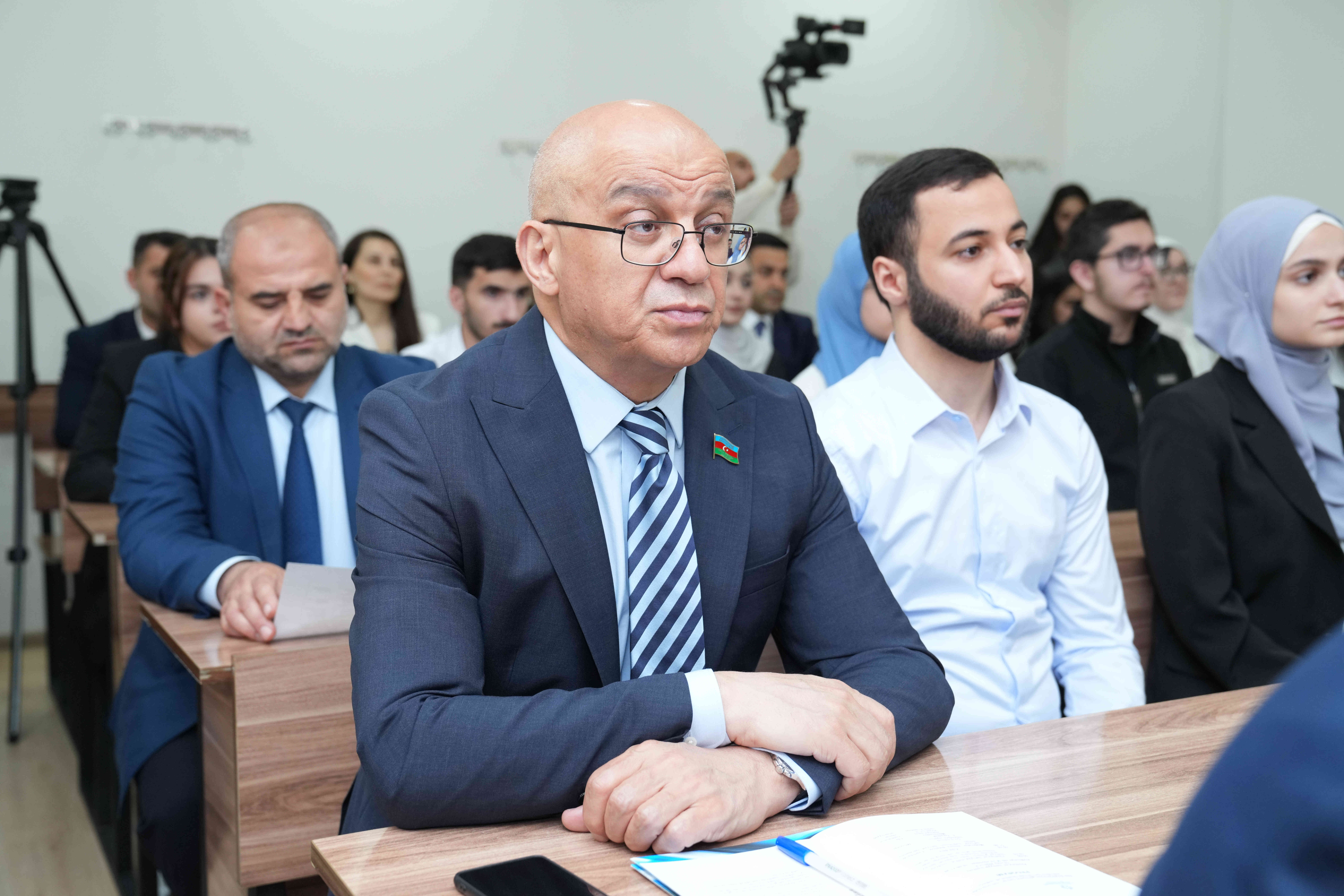 Azərbaycan İlahiyyat İnstitutunda “Ailə dəyərlərimizə gənclərin baxışı” mövzusunda açıq dərs formatında tədbir keçirilib - Image 28